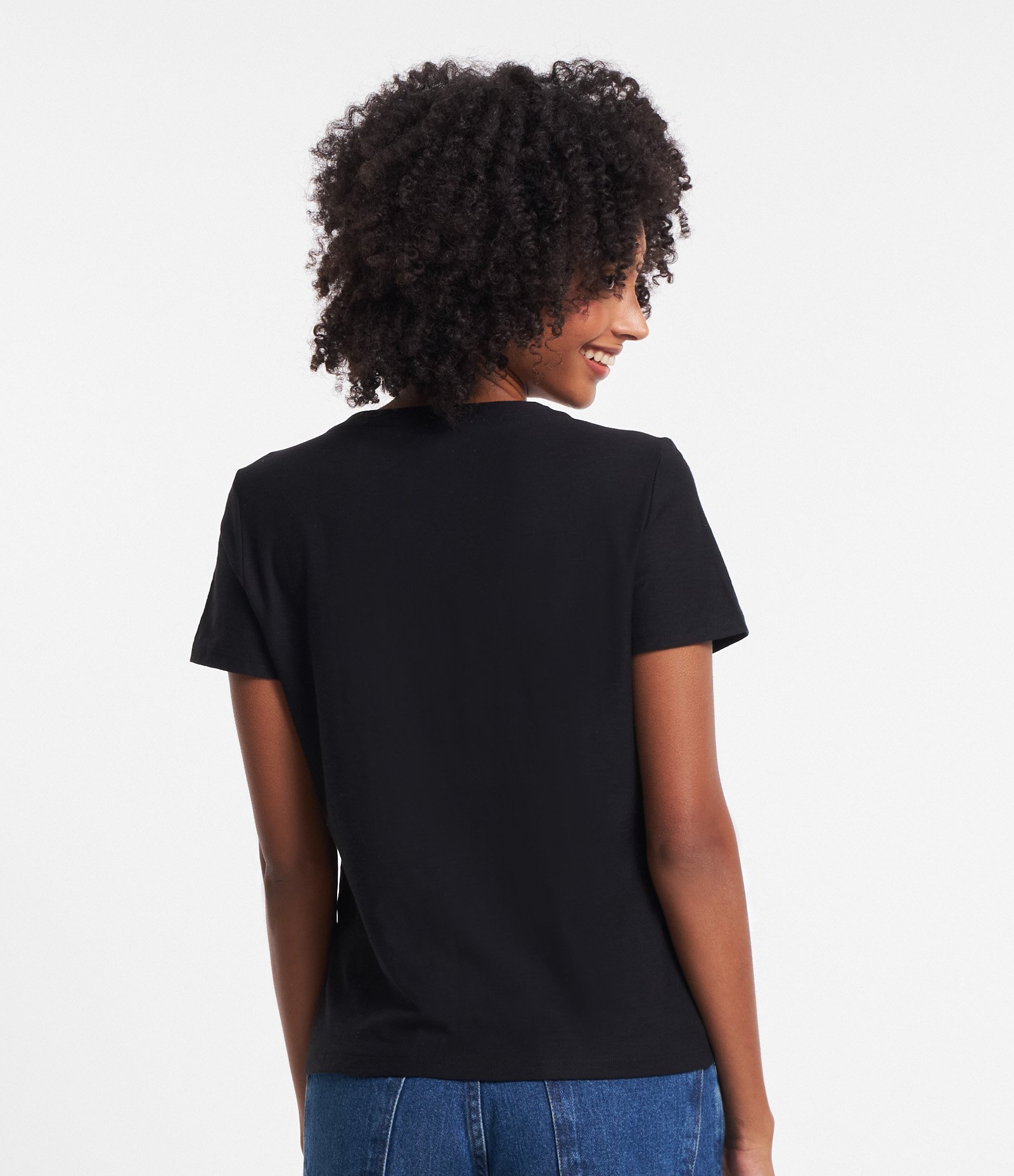 Blusa T-shirt em Algodão Flame com Gola V Preto 3
