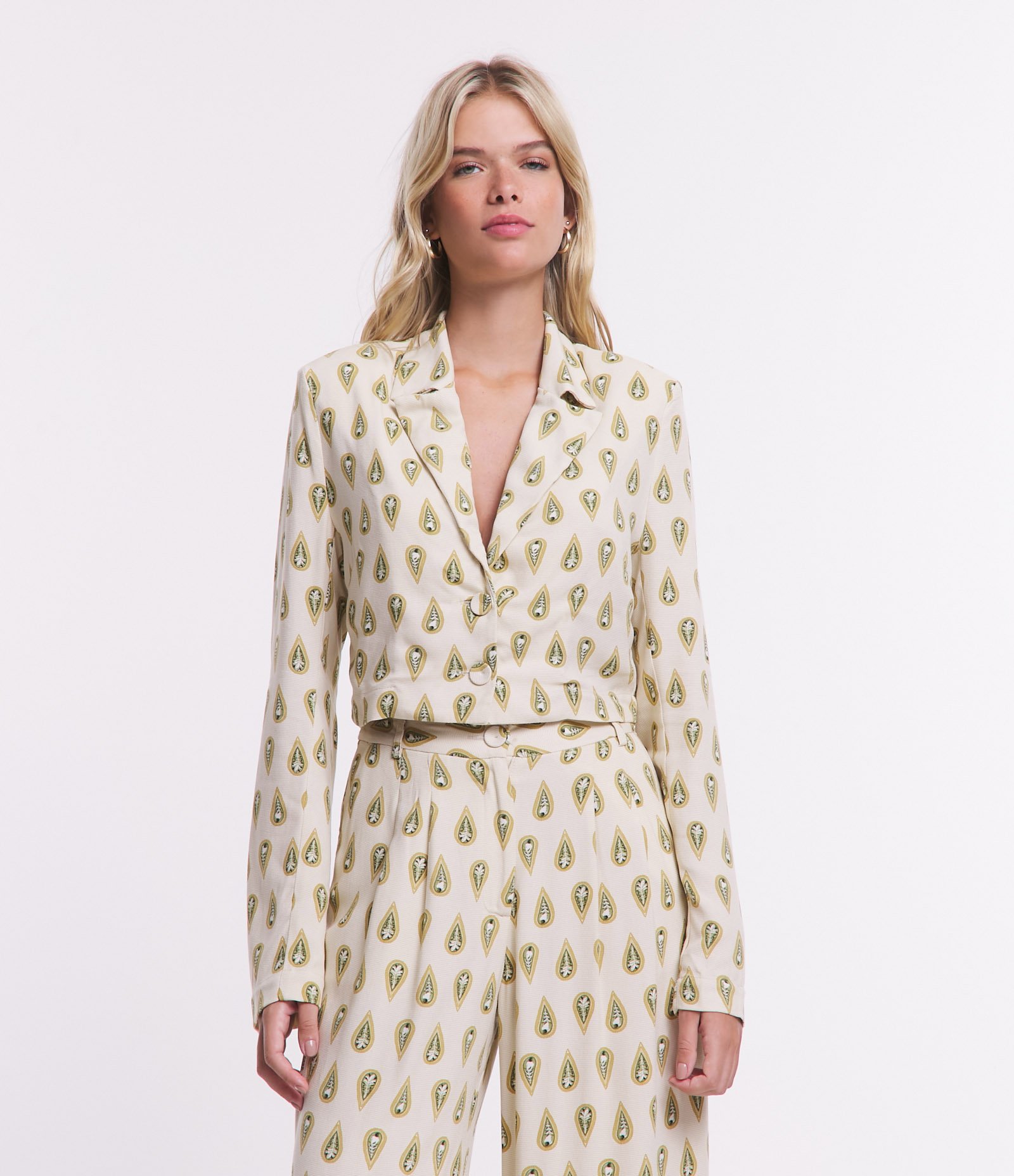 Blazer Cropped em Viscose com Estampa Gravataria Bege 1
