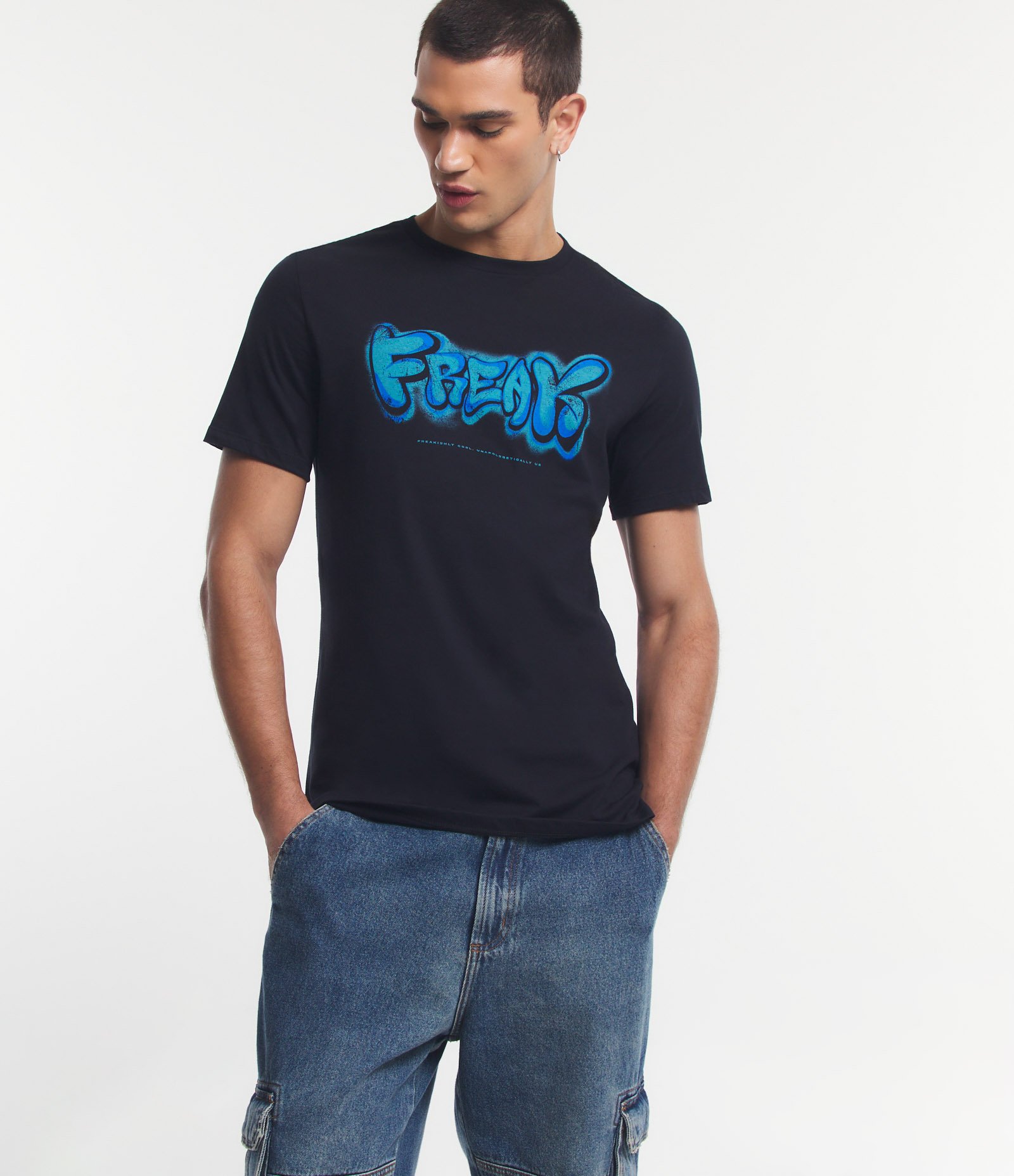 Camiseta Comfort em Meia Malha com Lettering Freak Preto 1
