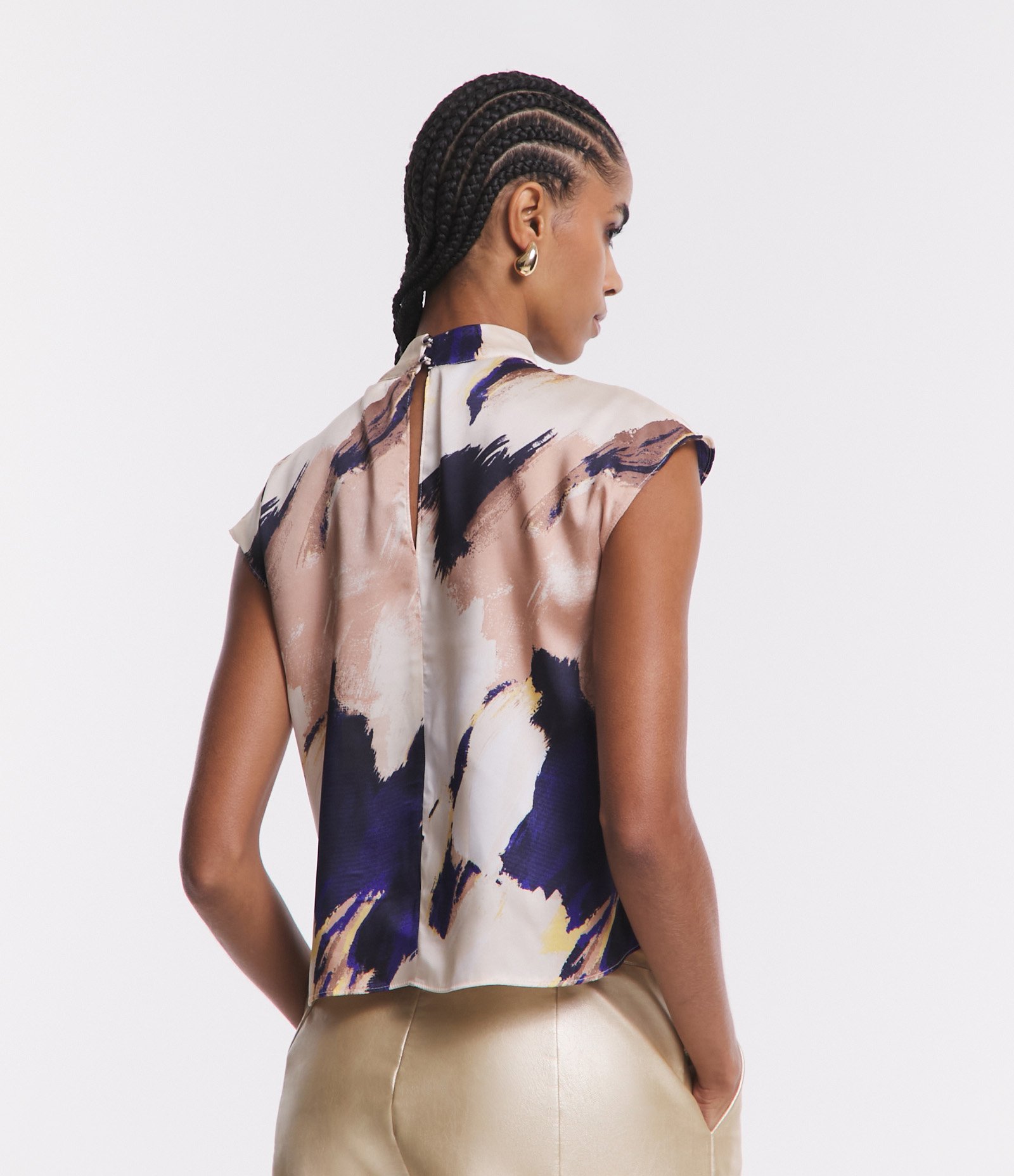 Blusa sem Manga em Tecido Acetinado com Estampa Modernista Rosa/ Branco/ Azul 3