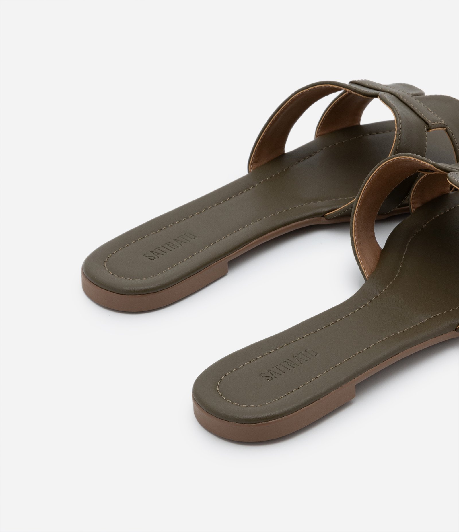 Sandália Rasteira com Cabedal H 3