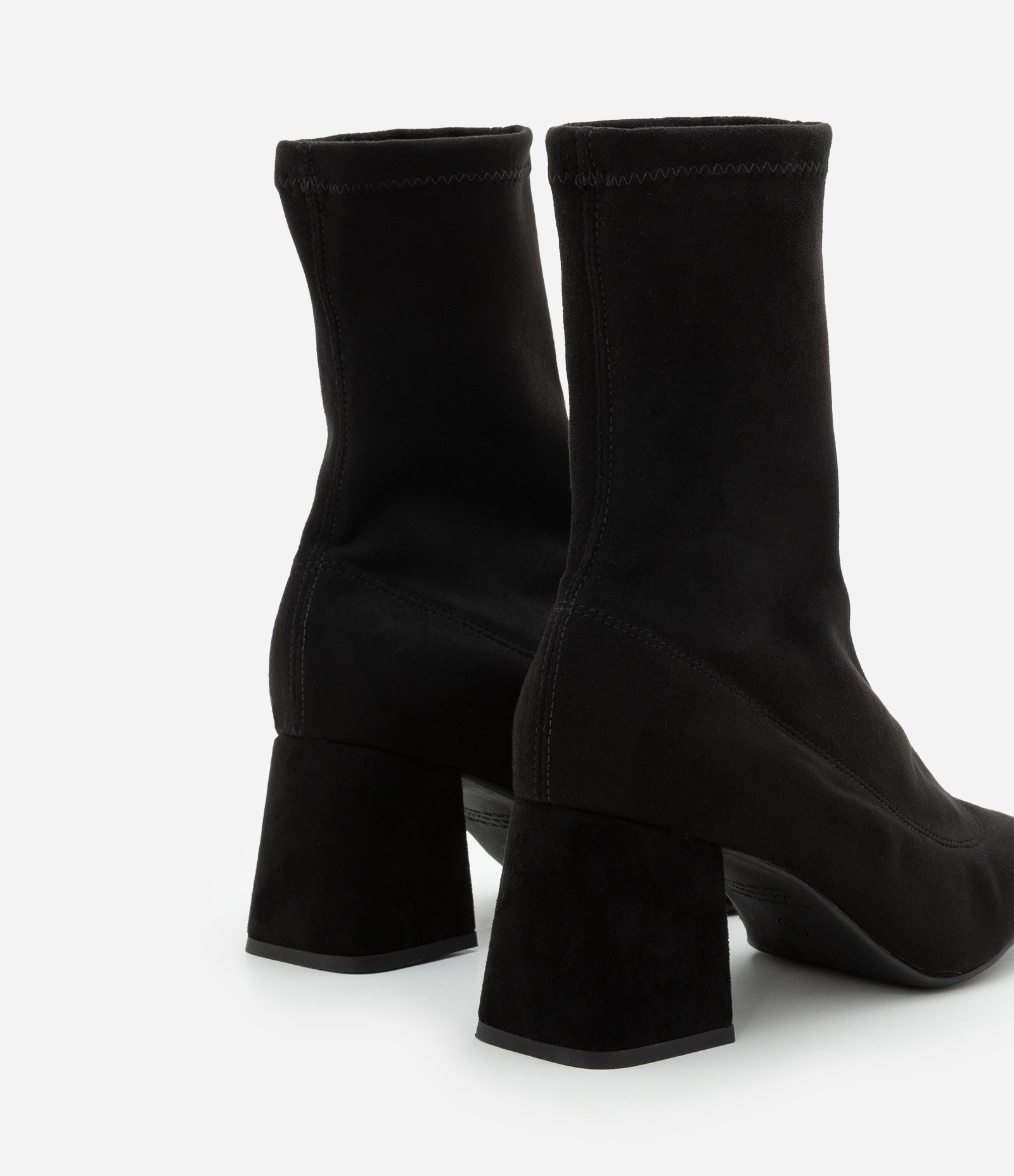 Bota com Cano Baixo e Bico Quadrado Preto 5