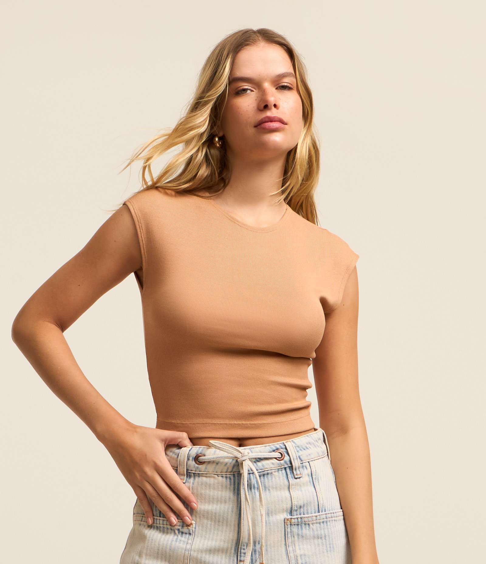 Blusa sem Manga em Ribana com Textura Caneladinha Bege Rosado 1