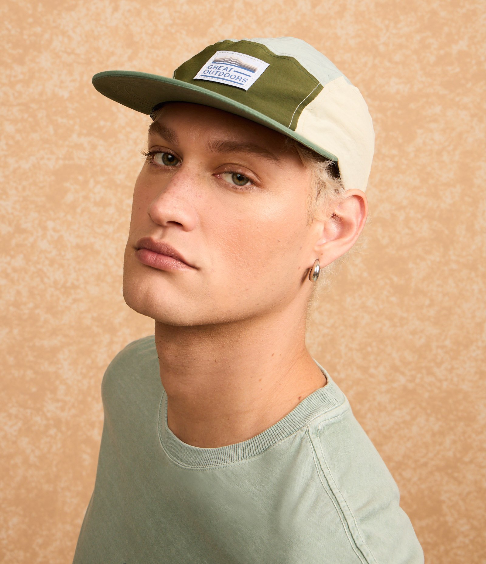 Boné 5 Panel em Microfibra com Recortes e Etiqueta Frontal 2