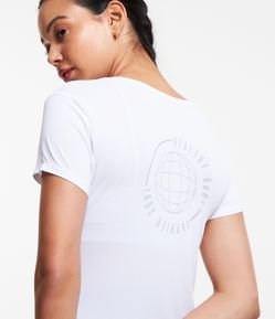 Camiseta Esportiva em Poliamida com Estampa Happier