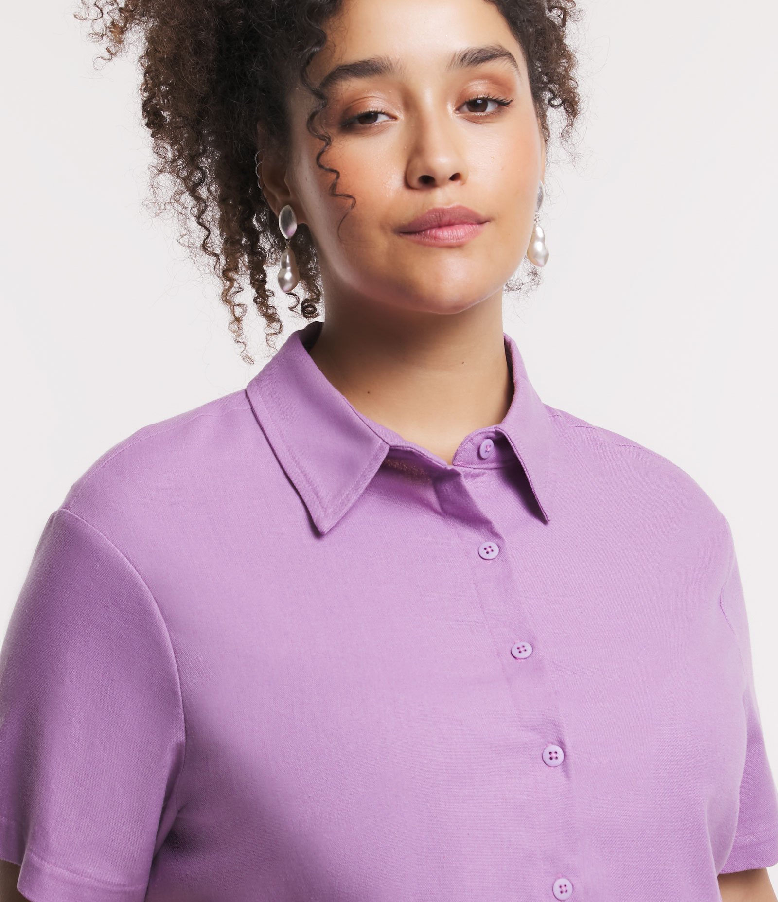 Camisa Cropped Manga Curta com Linho Curve & Plus Size Lilás 4