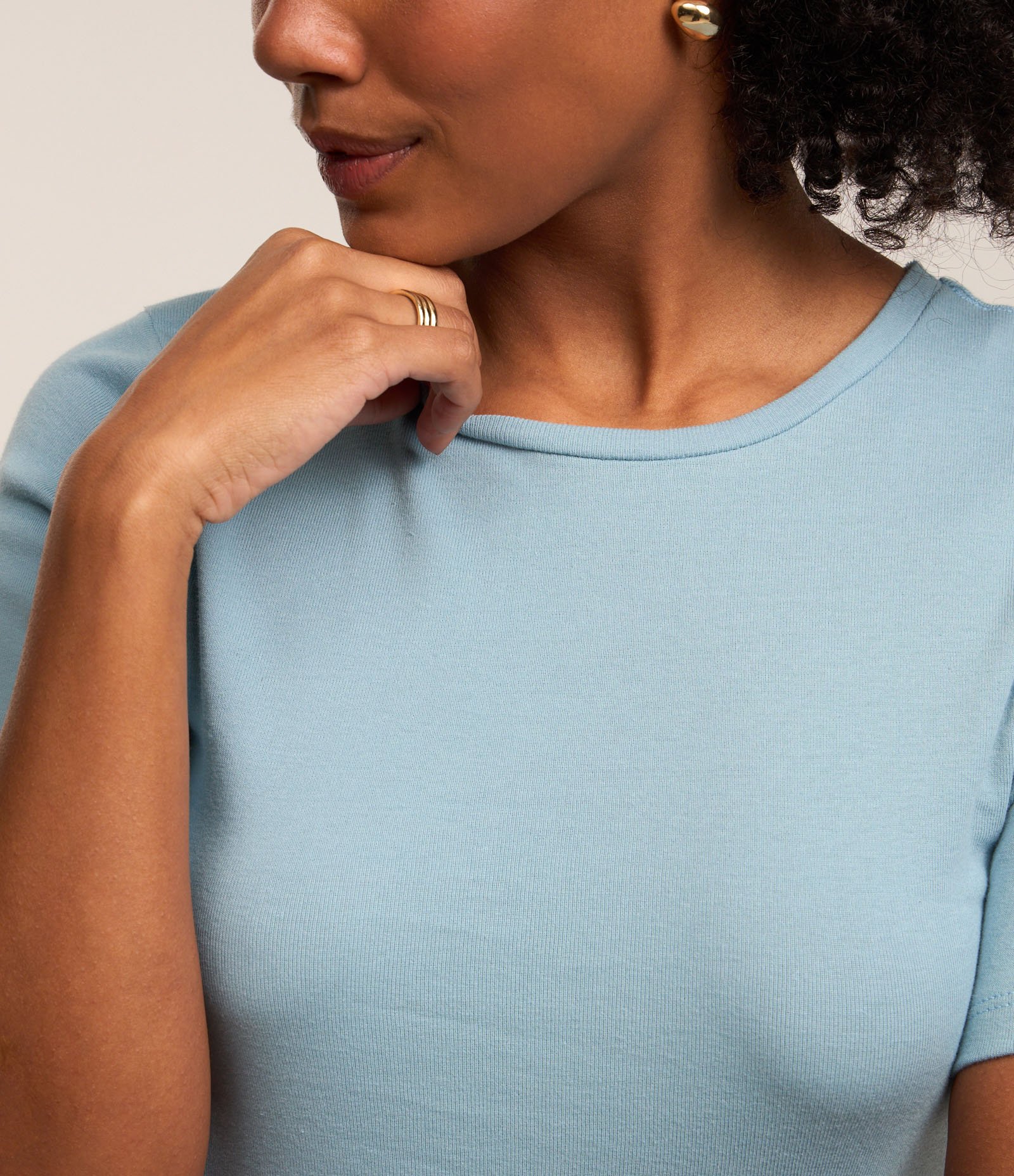 Blusa Básica em Algodão com Gola Redonda Azul Claro 4