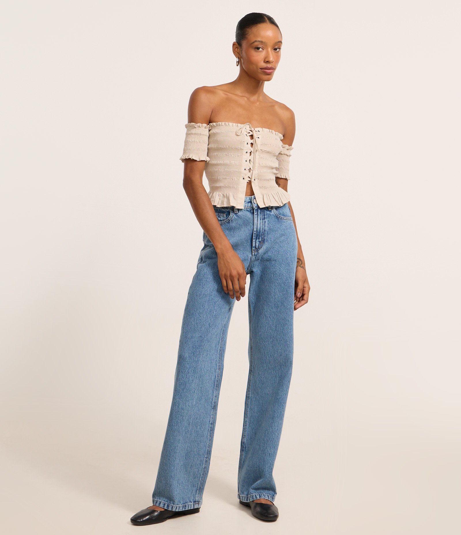 Calça Reta em Jeans com Bolsos e Botões Médio 1