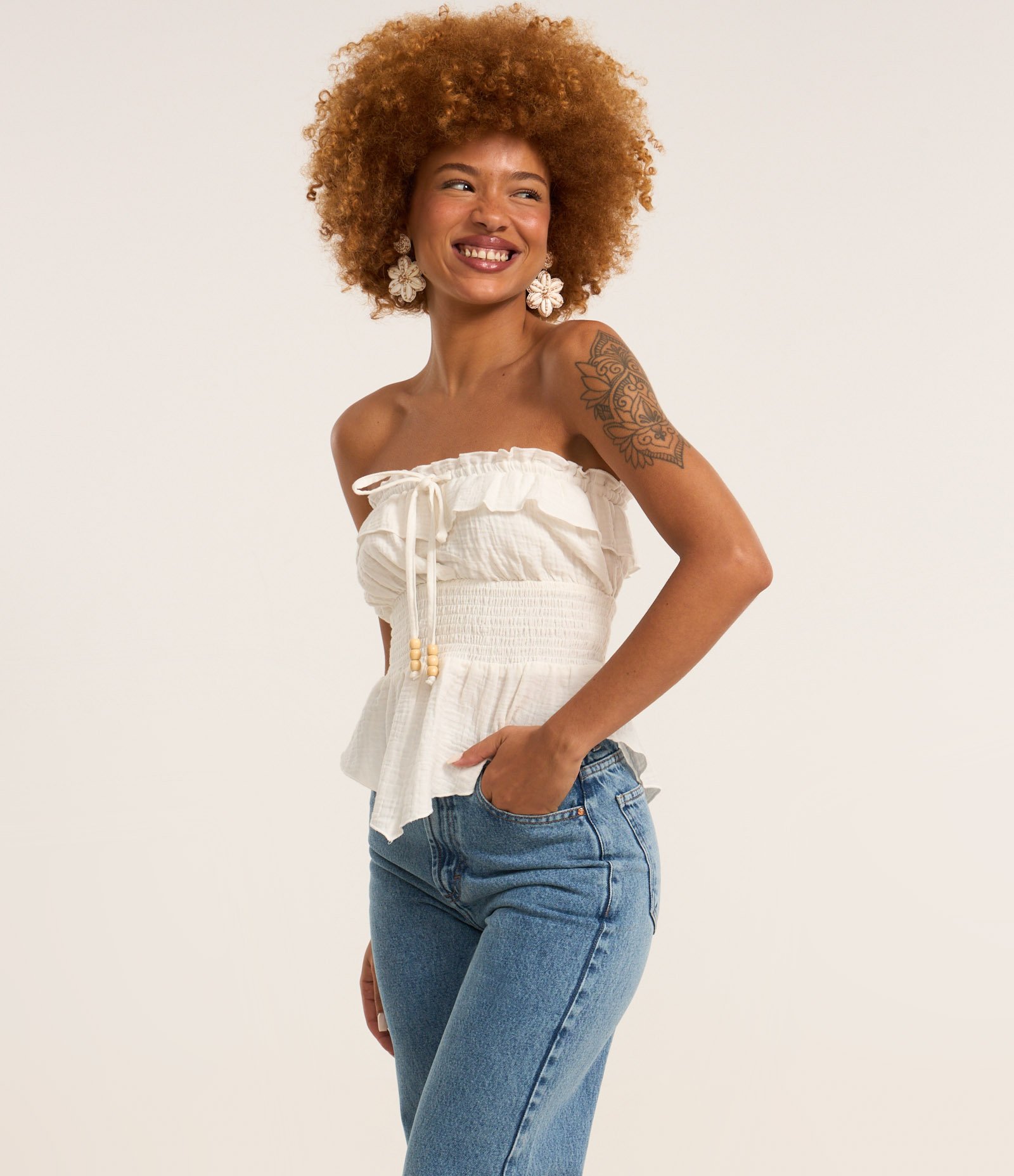 Calça Reta em Jeans com Bolsos e Botões Médio 2