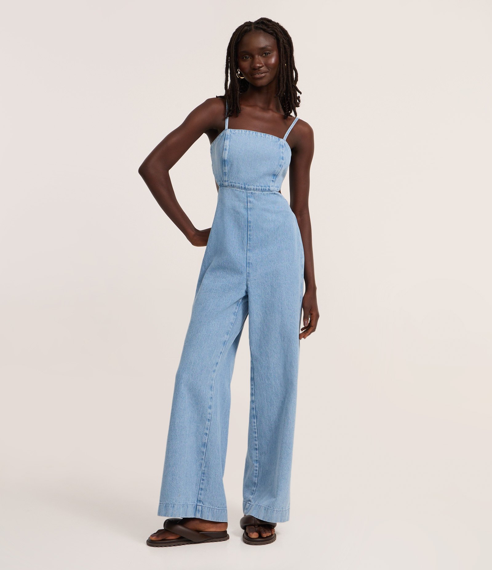 Macacão Longo em Jeans com Recorte e Amarração Azul Médio 1