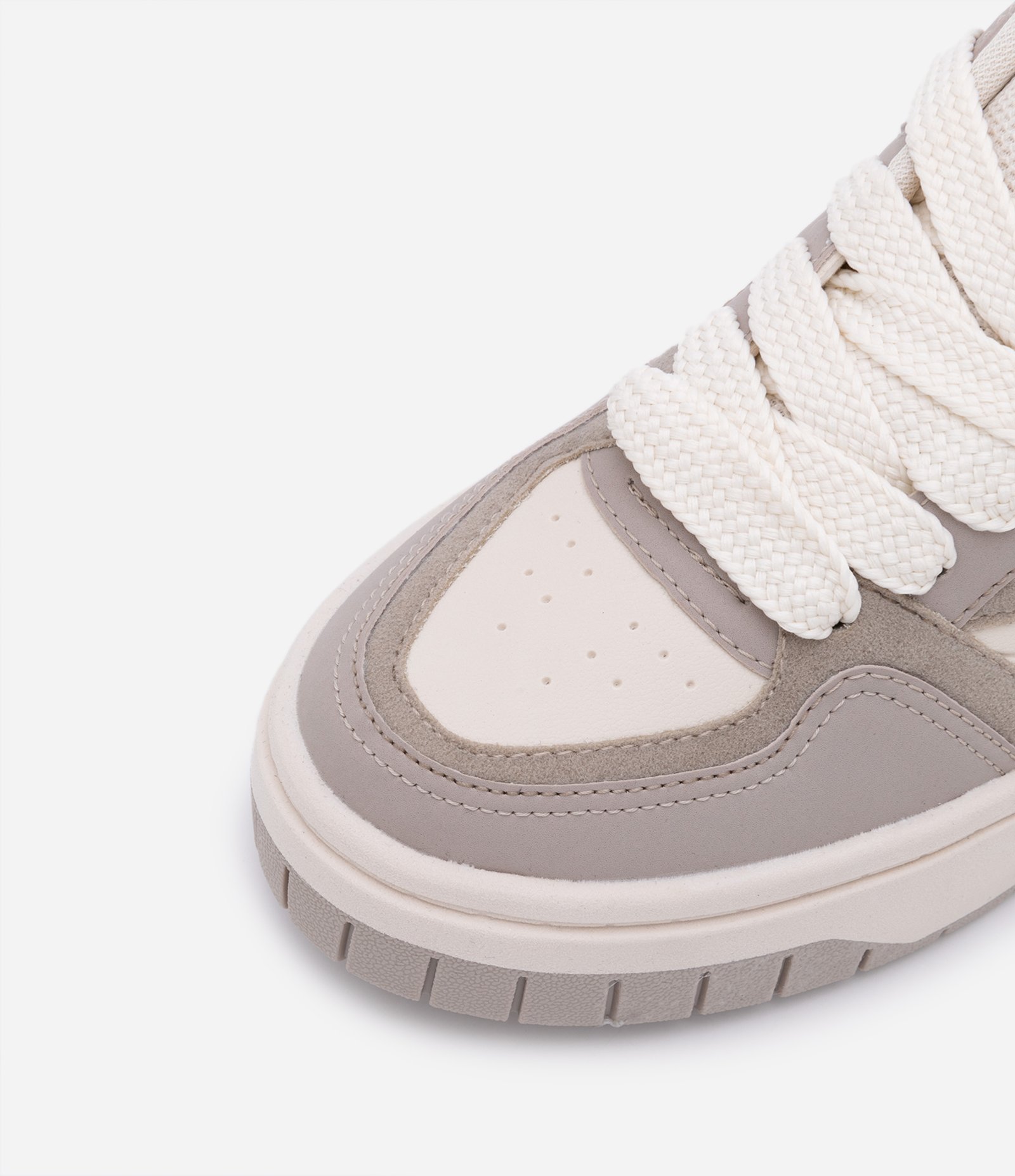 Tênis Cano Baixo com Recortes Cinza 4