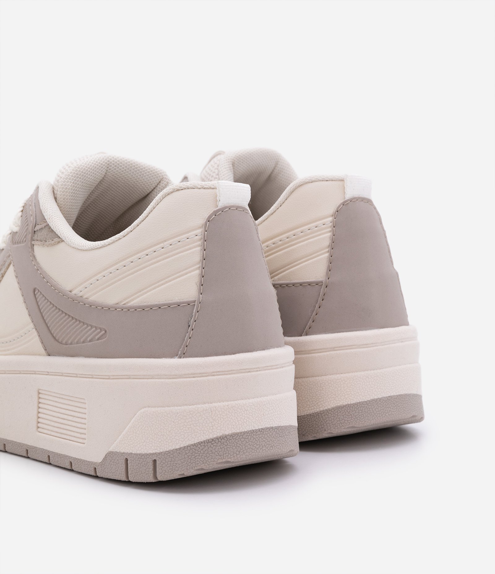 Tênis Cano Baixo com Recortes Cinza 5