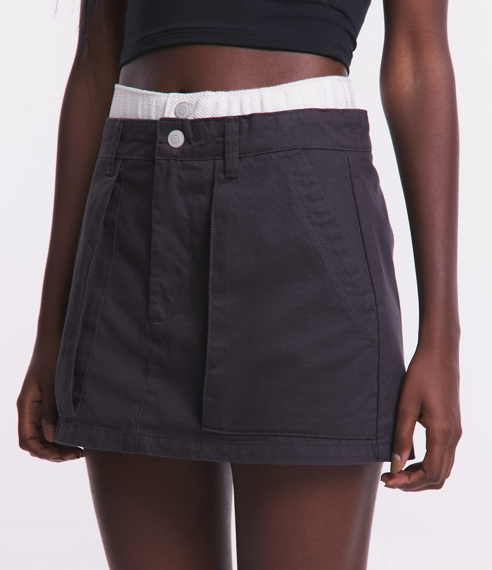 Saia Curta em Sarja Alfaiatada com Cós Duplo Preto 2