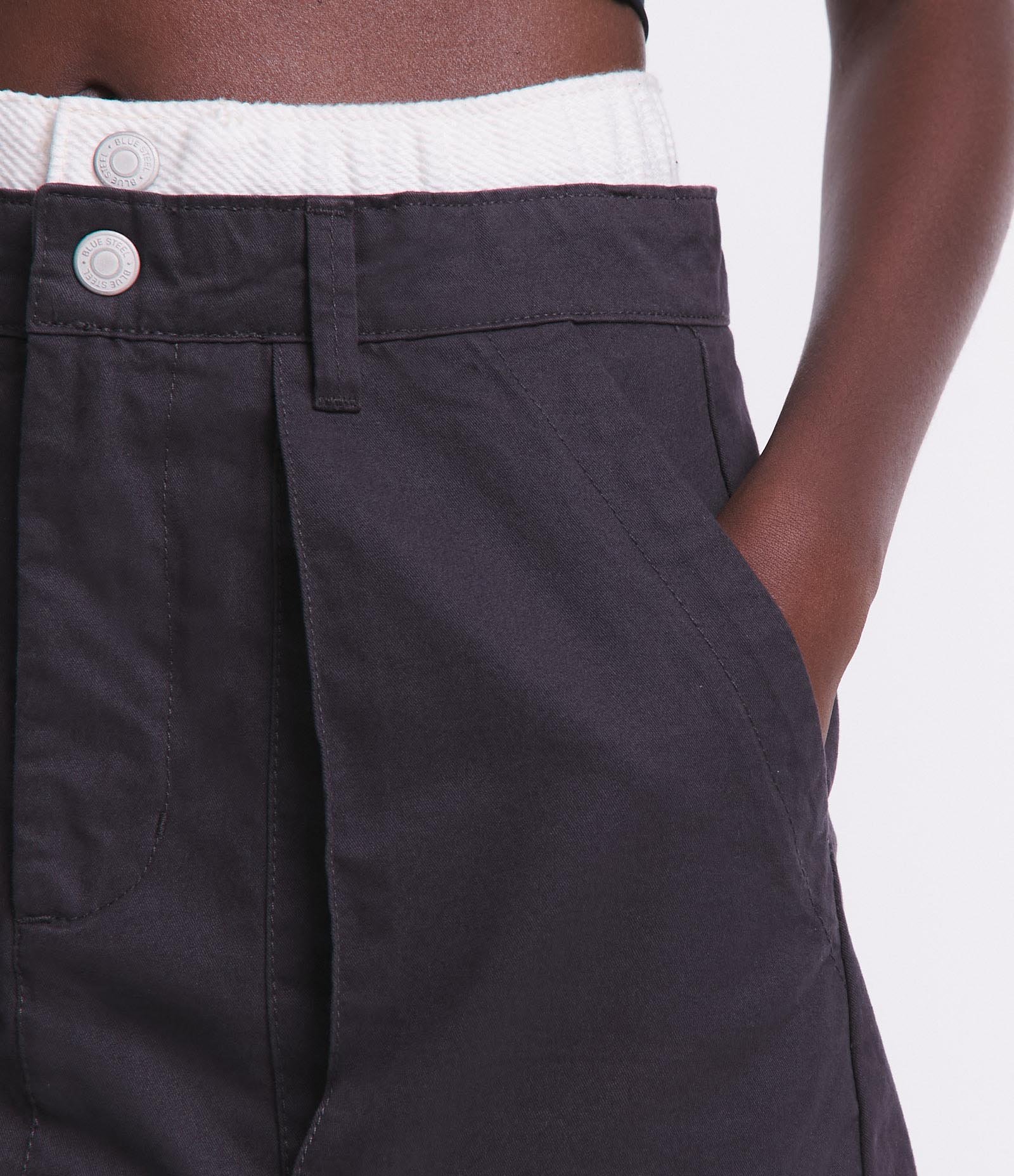 Saia Curta em Sarja Alfaiatada com Cós Duplo Preto 4