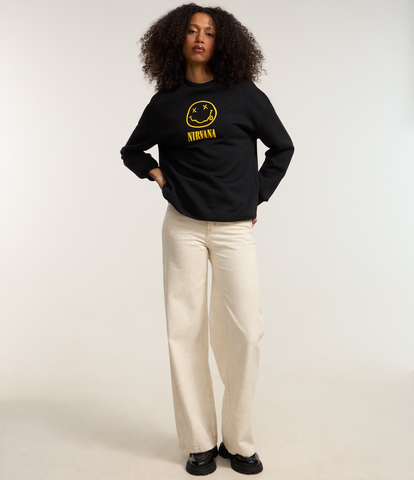 Blusão em Moletom com Forro Fleece e Estampa Frente e Costas Nirvana Preto 3