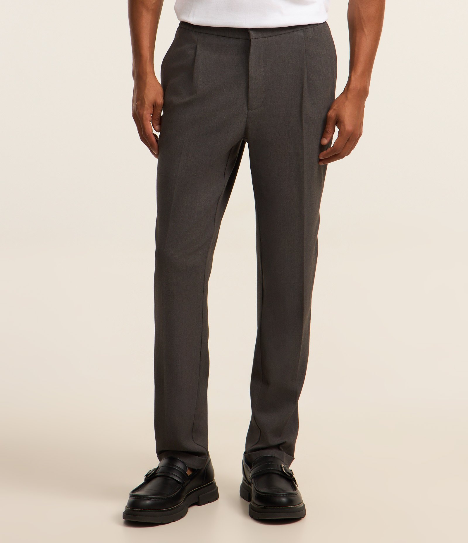 Calça Alfaiatada com Pregas e Cós Elástico Cinza 2