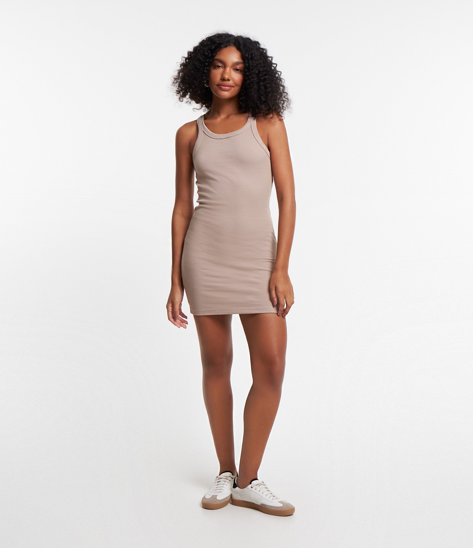 Vestido Curto em Ribana com Textura Canelada Bege Rosado 2