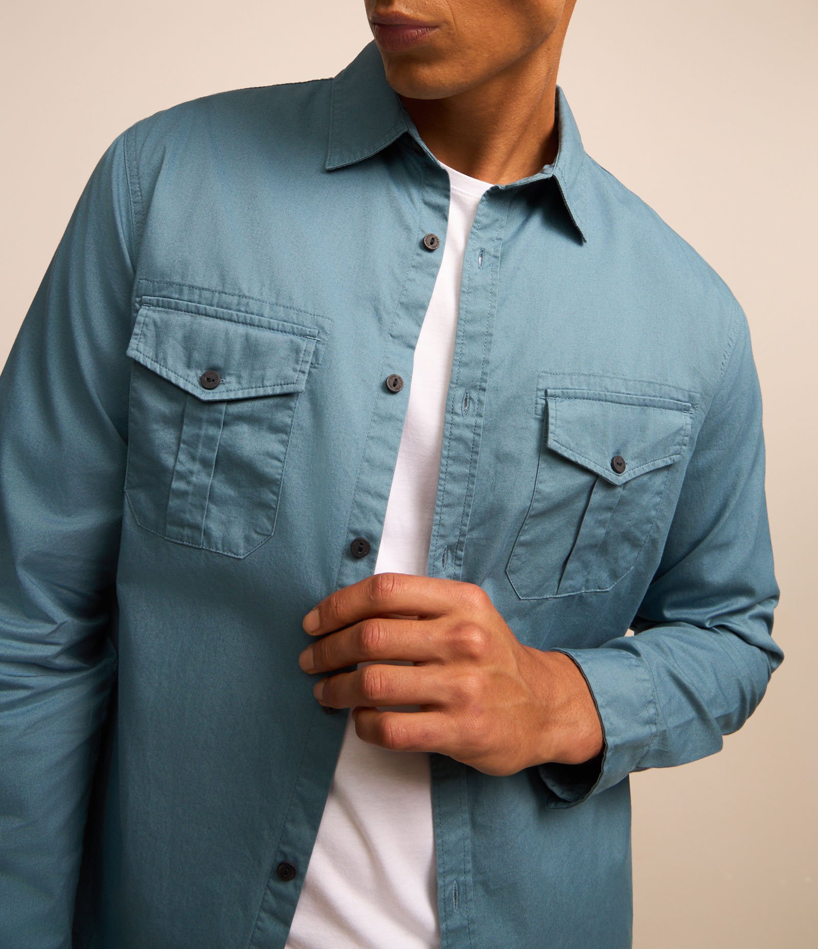 Camisa Comfort em Algodão com Bolsos Frontais 3