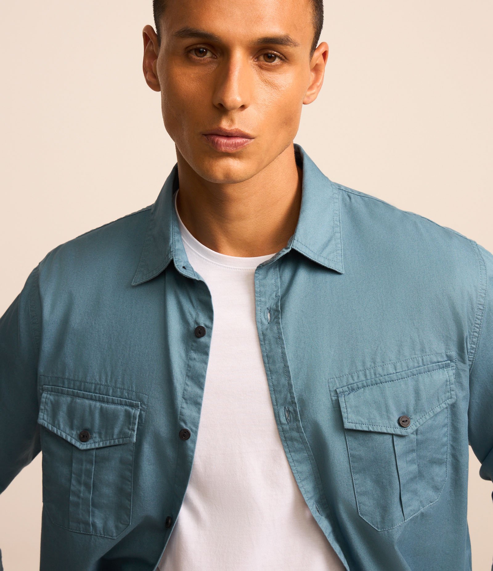 Camisa Comfort em Algodão com Bolsos Frontais 4