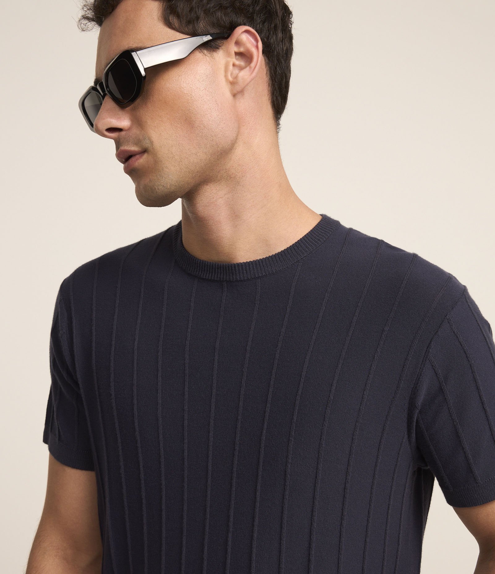 Camiseta Slim em Tricô com Relevos Verticais Azul Marinho 3