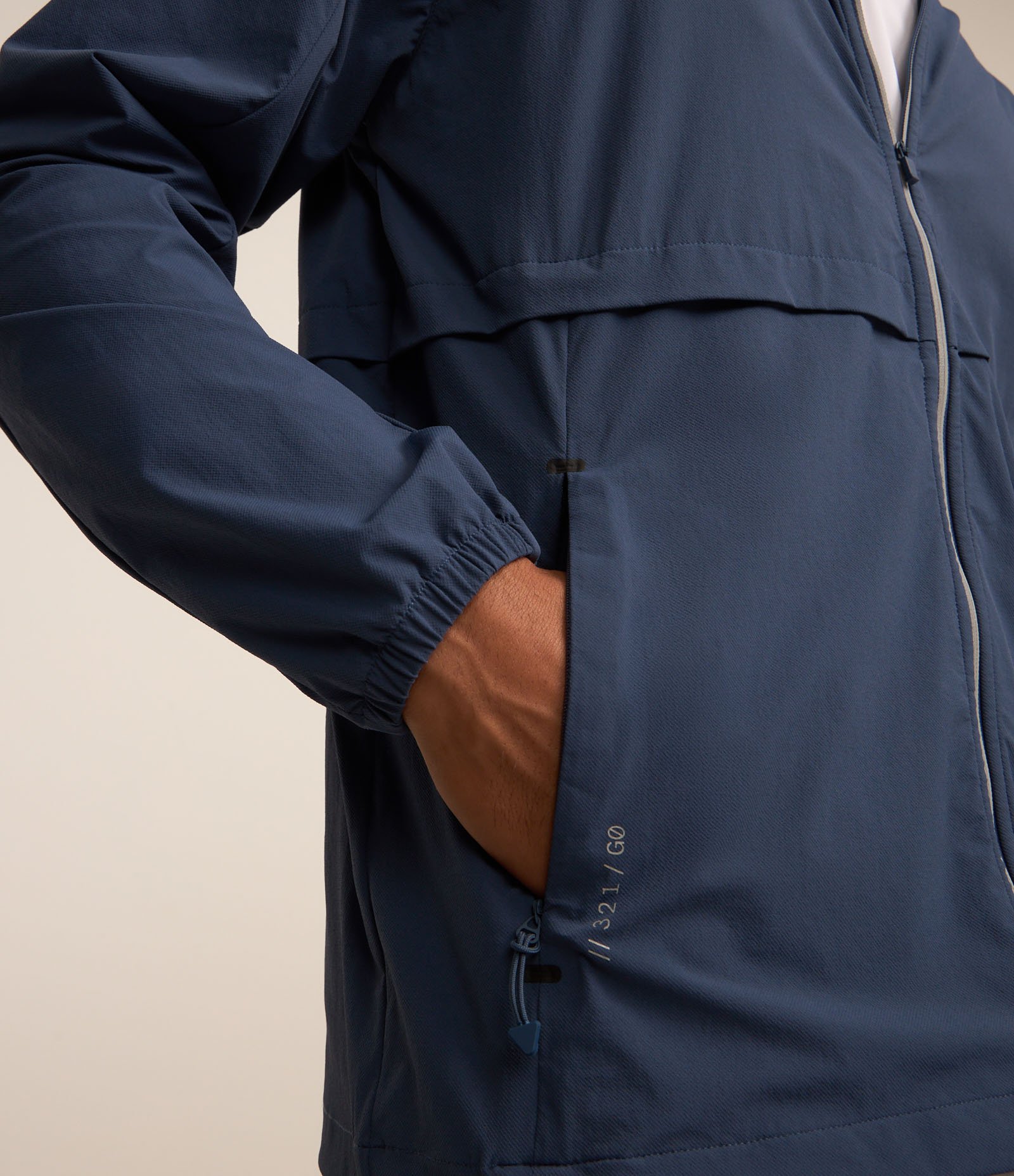 Jaqueta Esportiva com Capuz e Recortes Azul 7