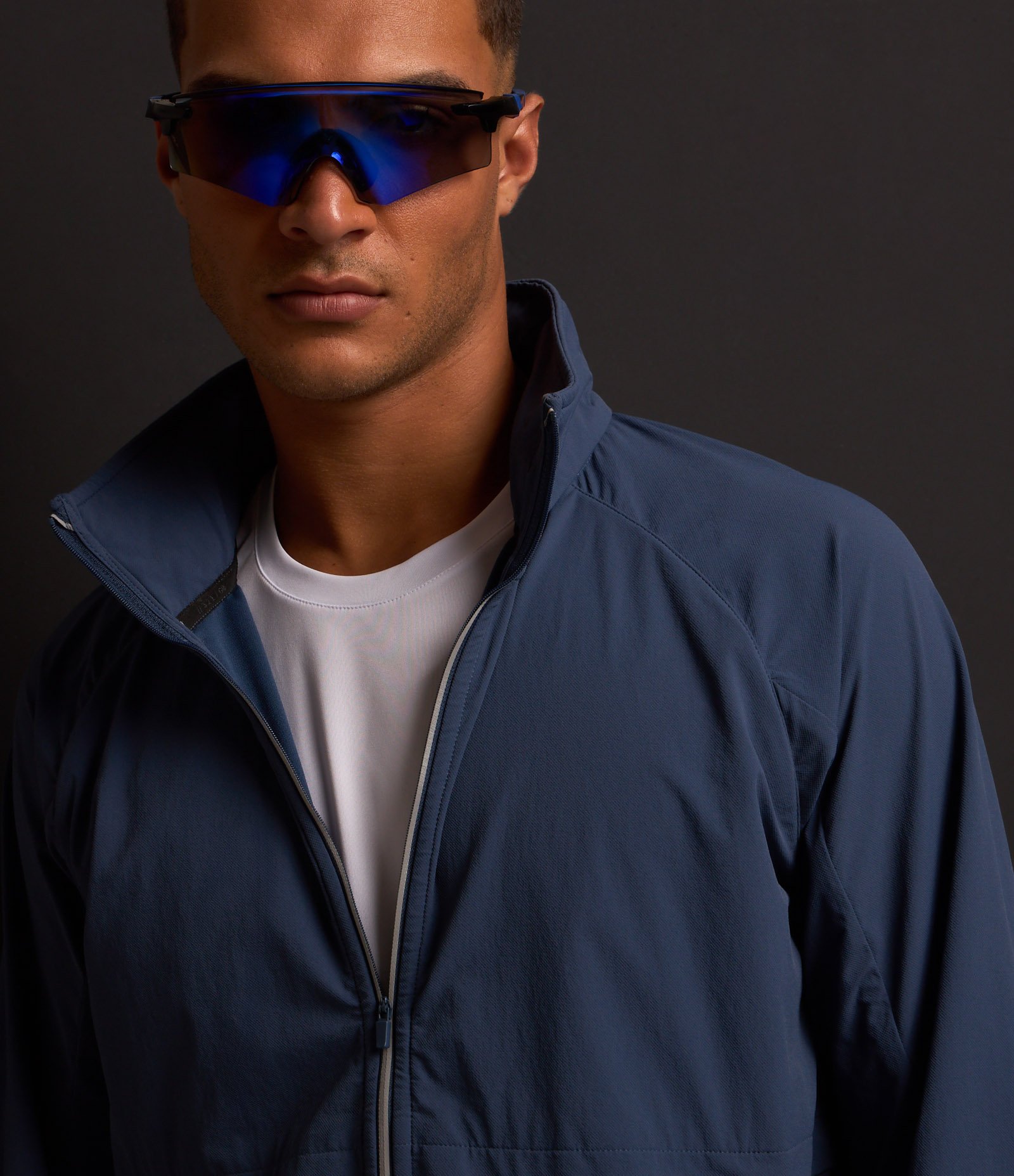 Jaqueta Esportiva com Capuz e Recortes Azul 2