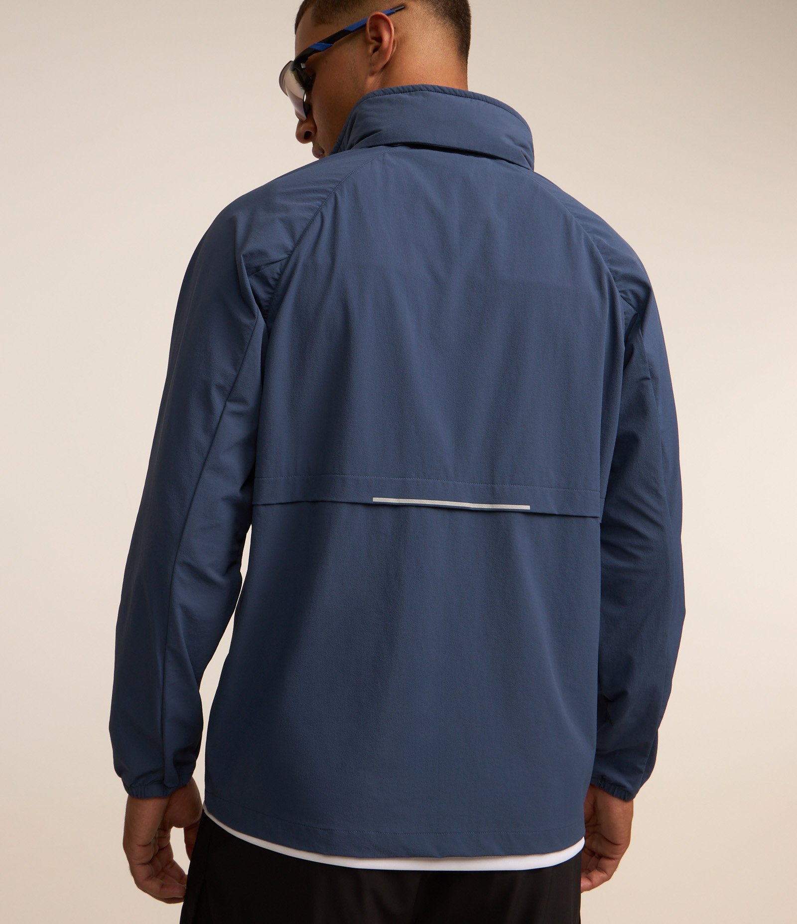 Jaqueta Esportiva com Capuz e Recortes Azul 3