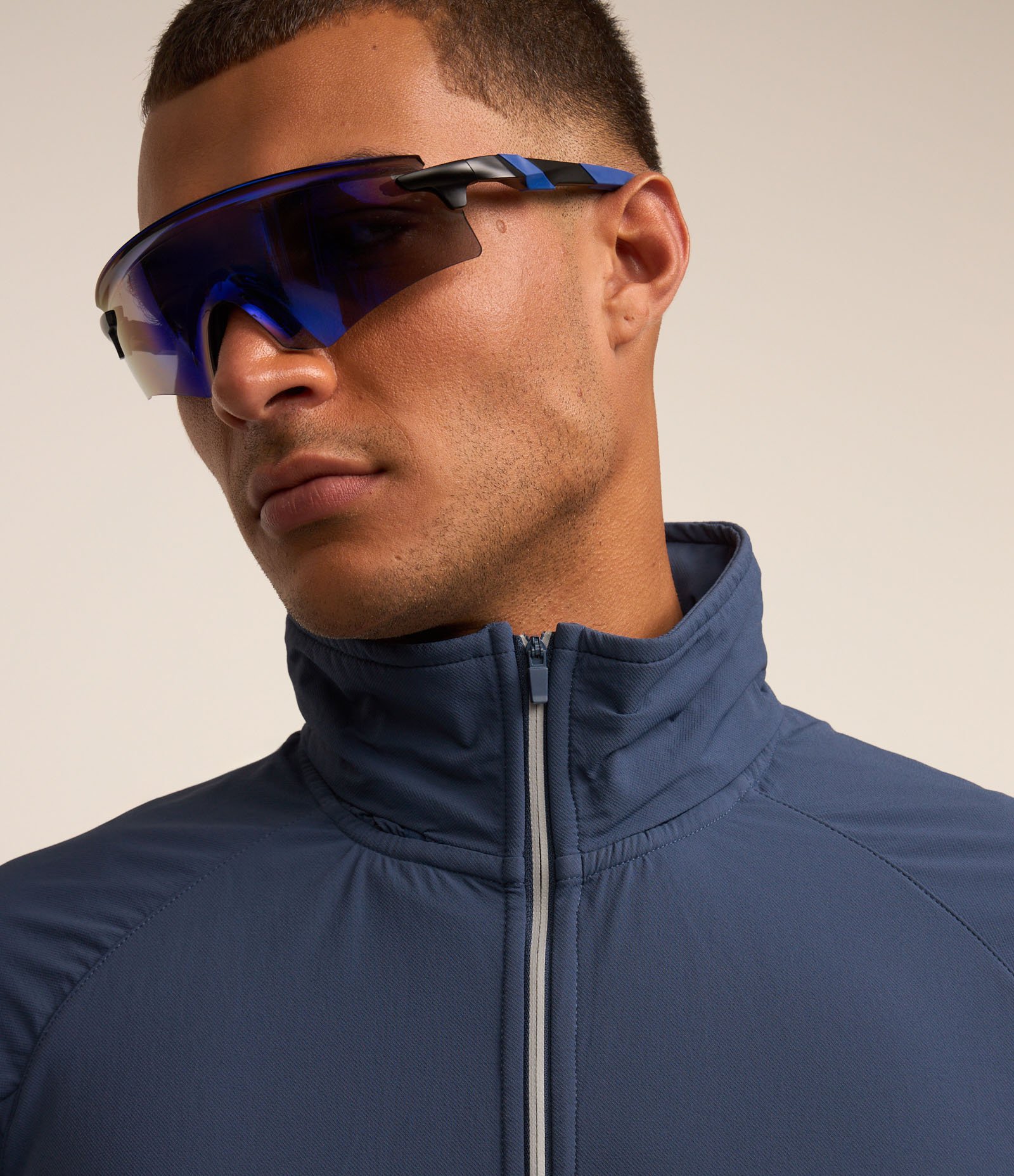 Jaqueta Esportiva com Capuz e Recortes Azul 4