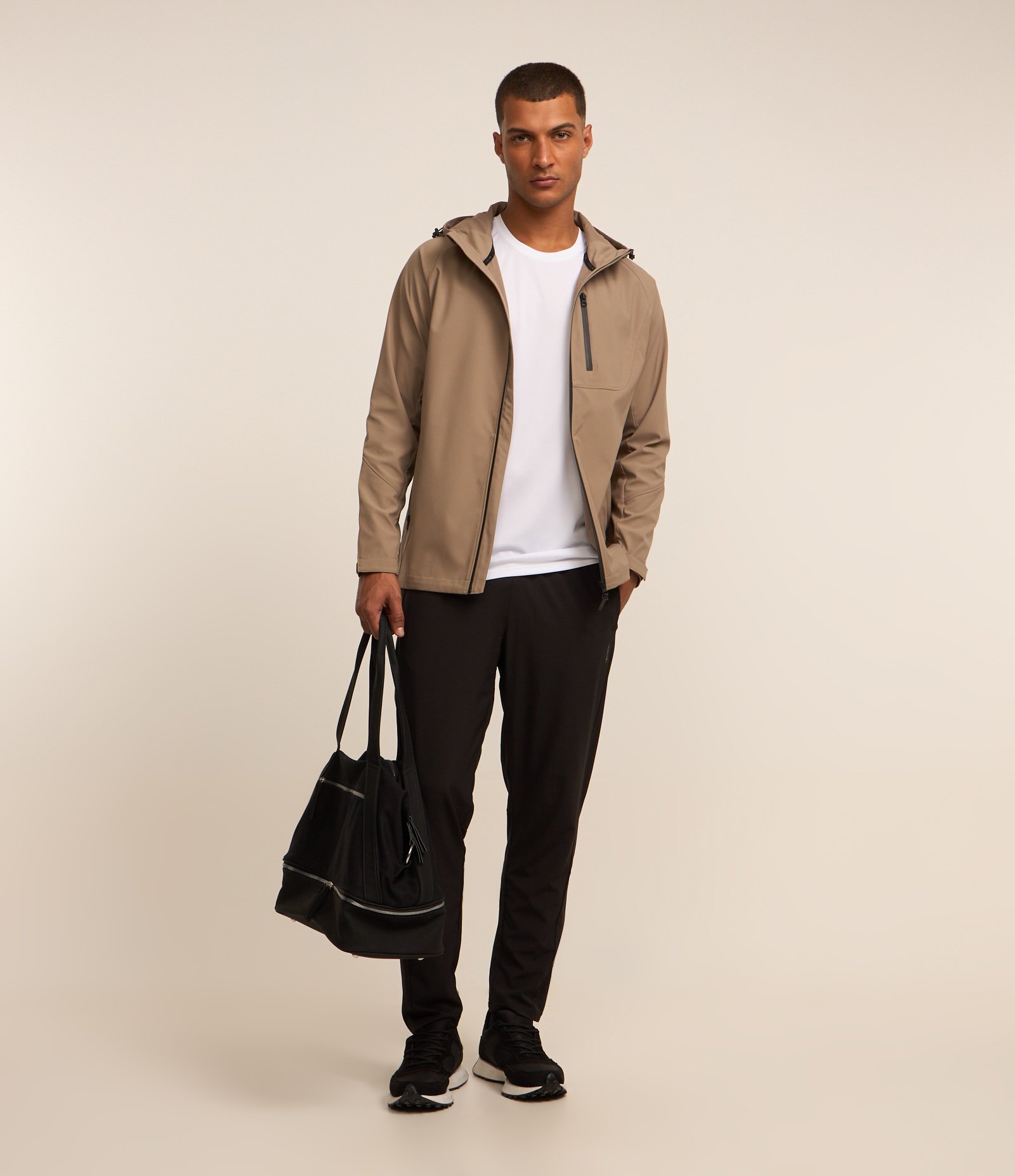 Calça Esportiva com Cós Elástico e Bolsos Preto 1