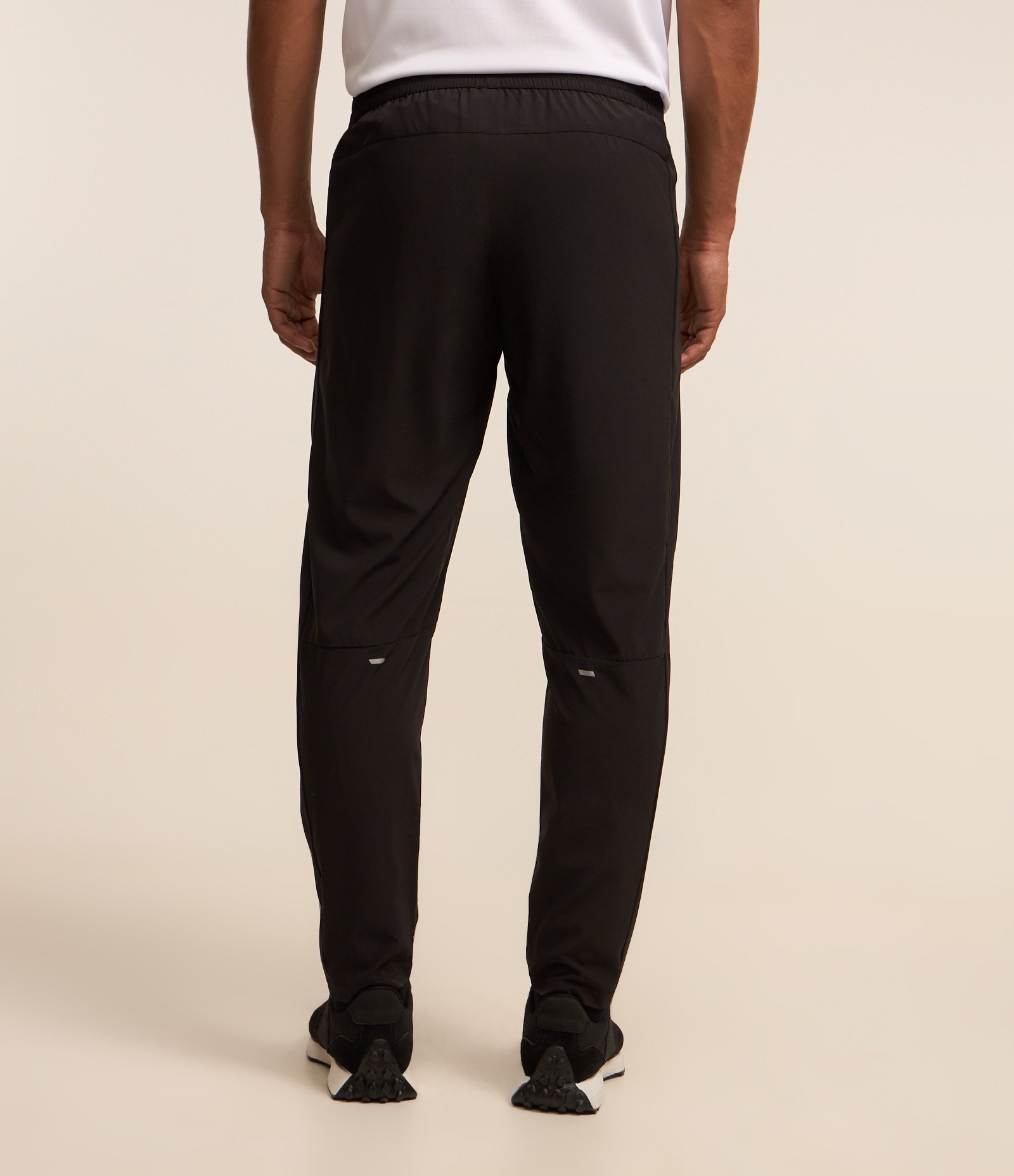 Calça Esportiva com Cós Elástico e Bolsos Preto 3