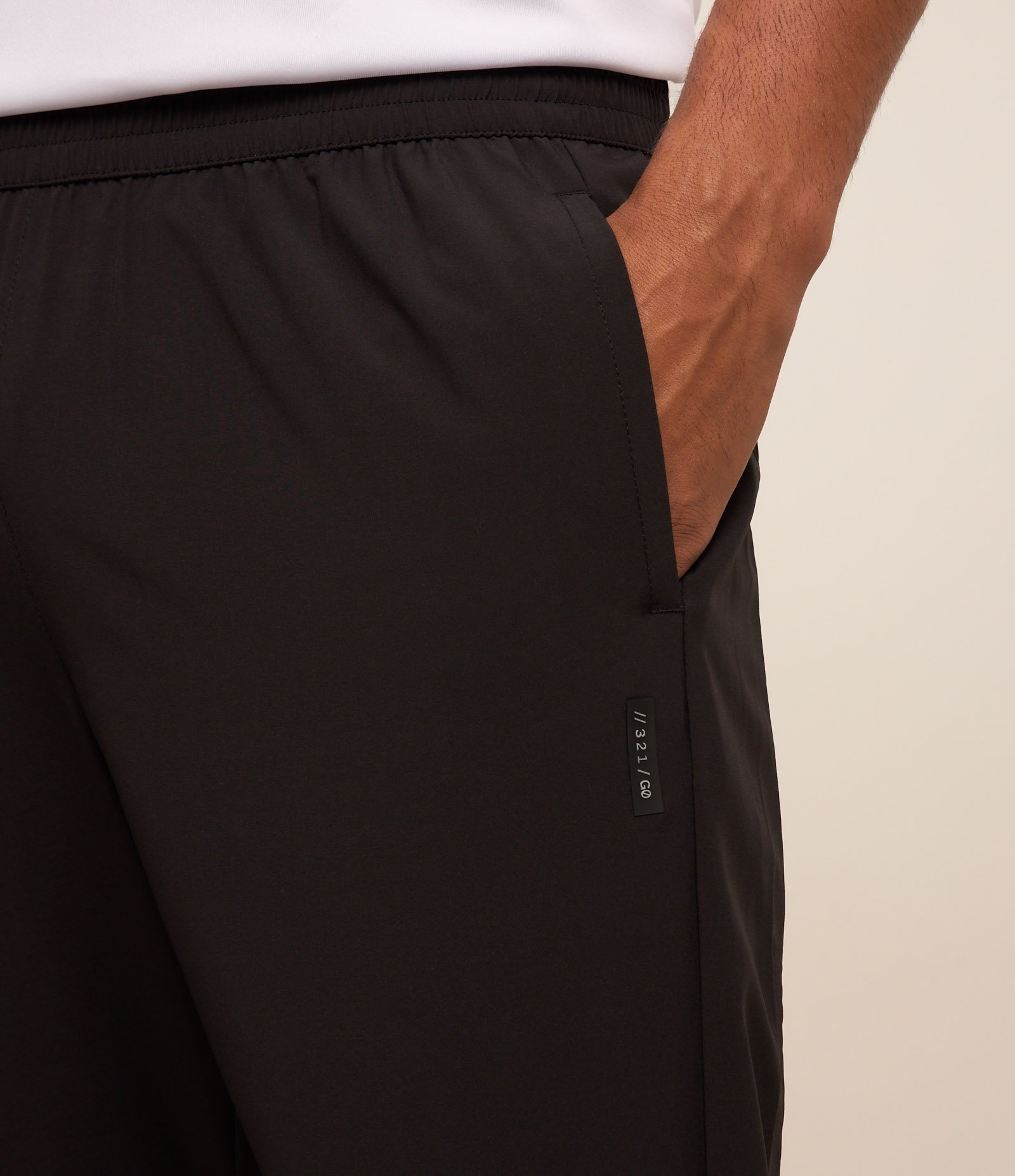 Calça Esportiva com Cós Elástico e Bolsos Preto 4