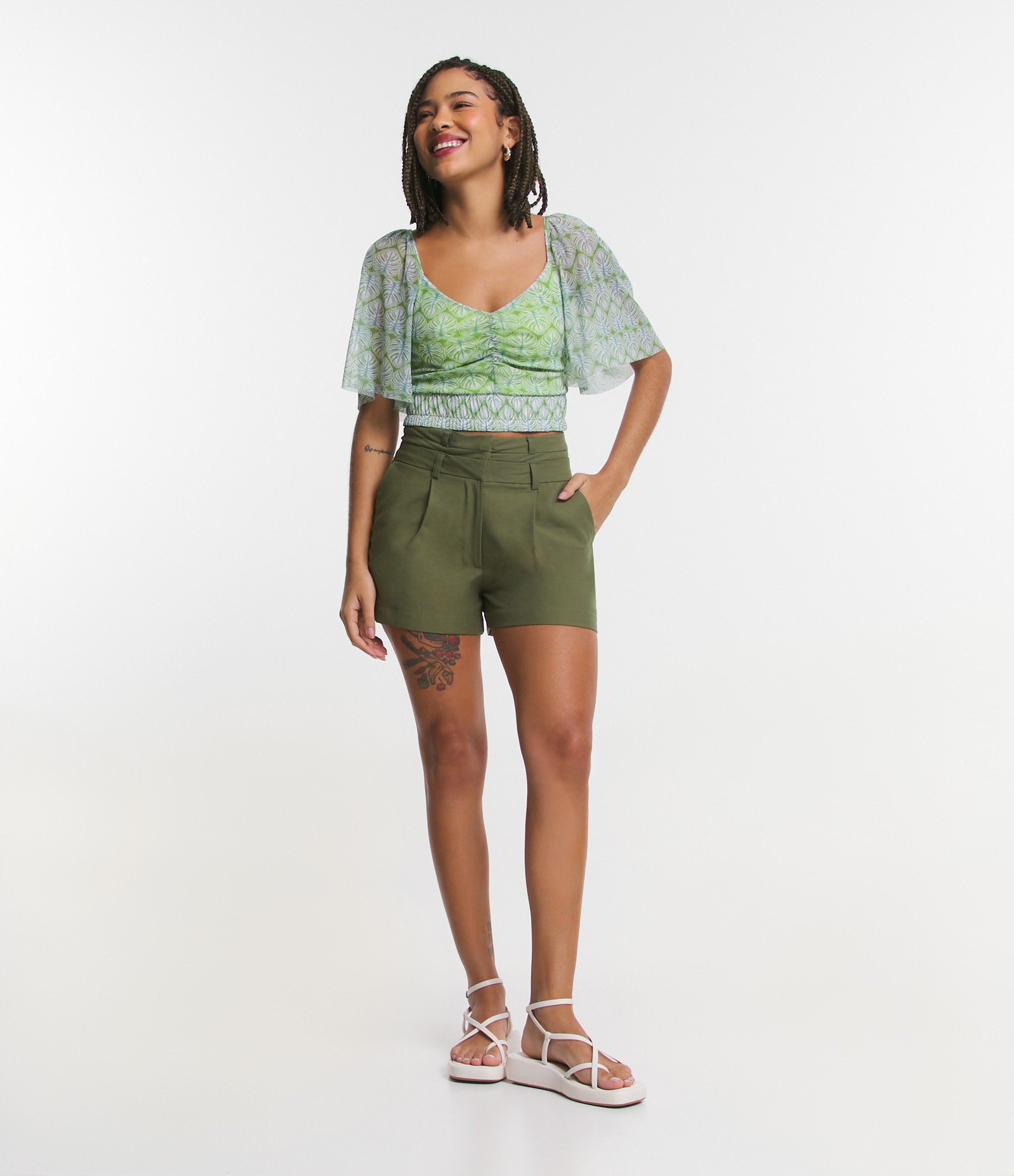 Bermuda em Alfaiataria com Cós Duplo e Pregas Verde 1