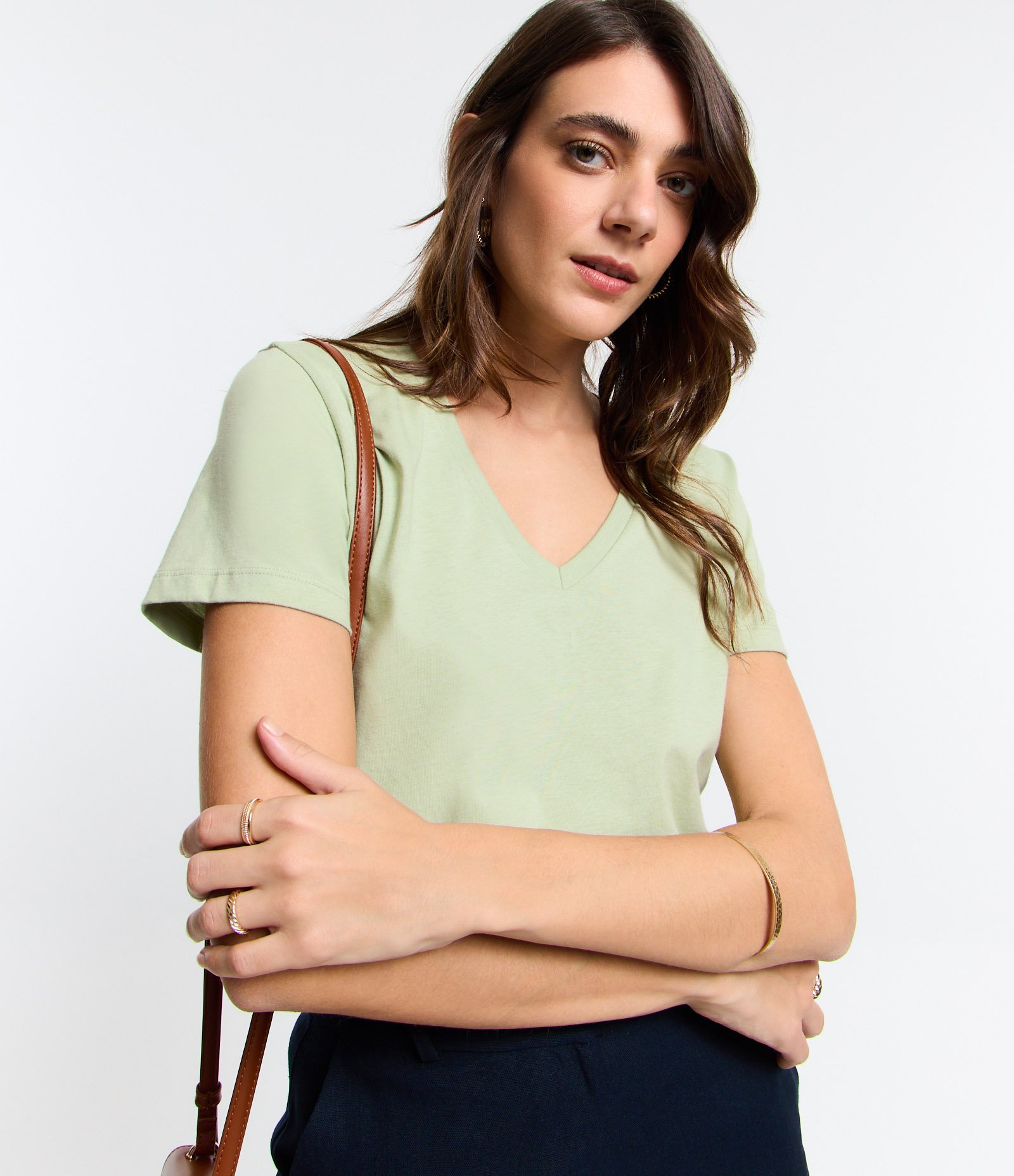 Blusa Básica em Algodão Peruano com Decote V Verde Claro 1