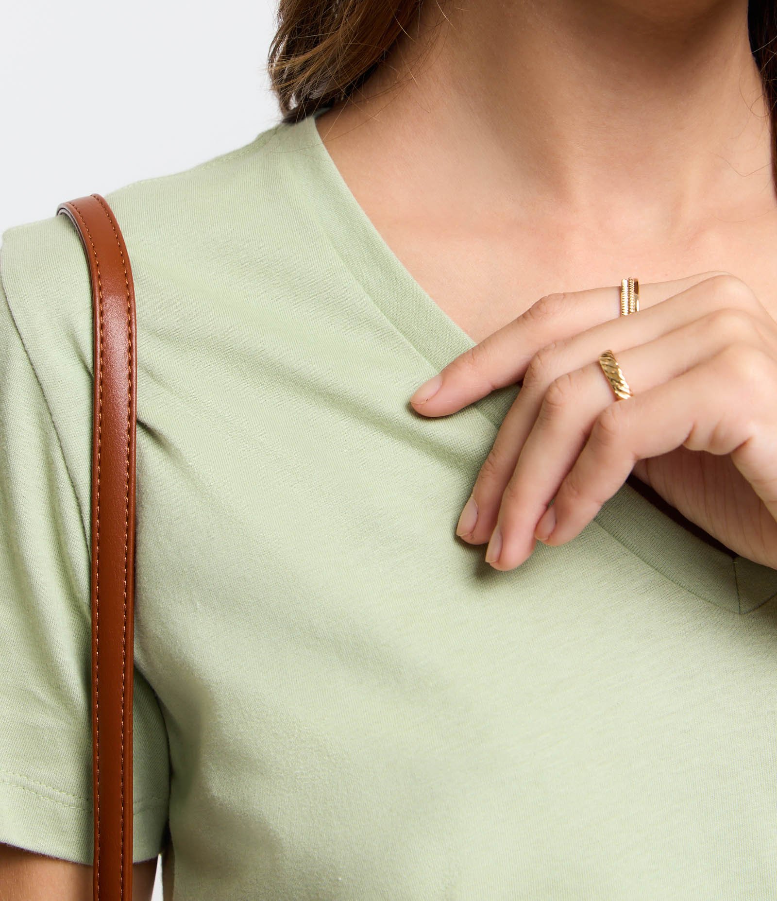 Blusa Básica em Algodão Peruano com Decote V Verde Claro 3