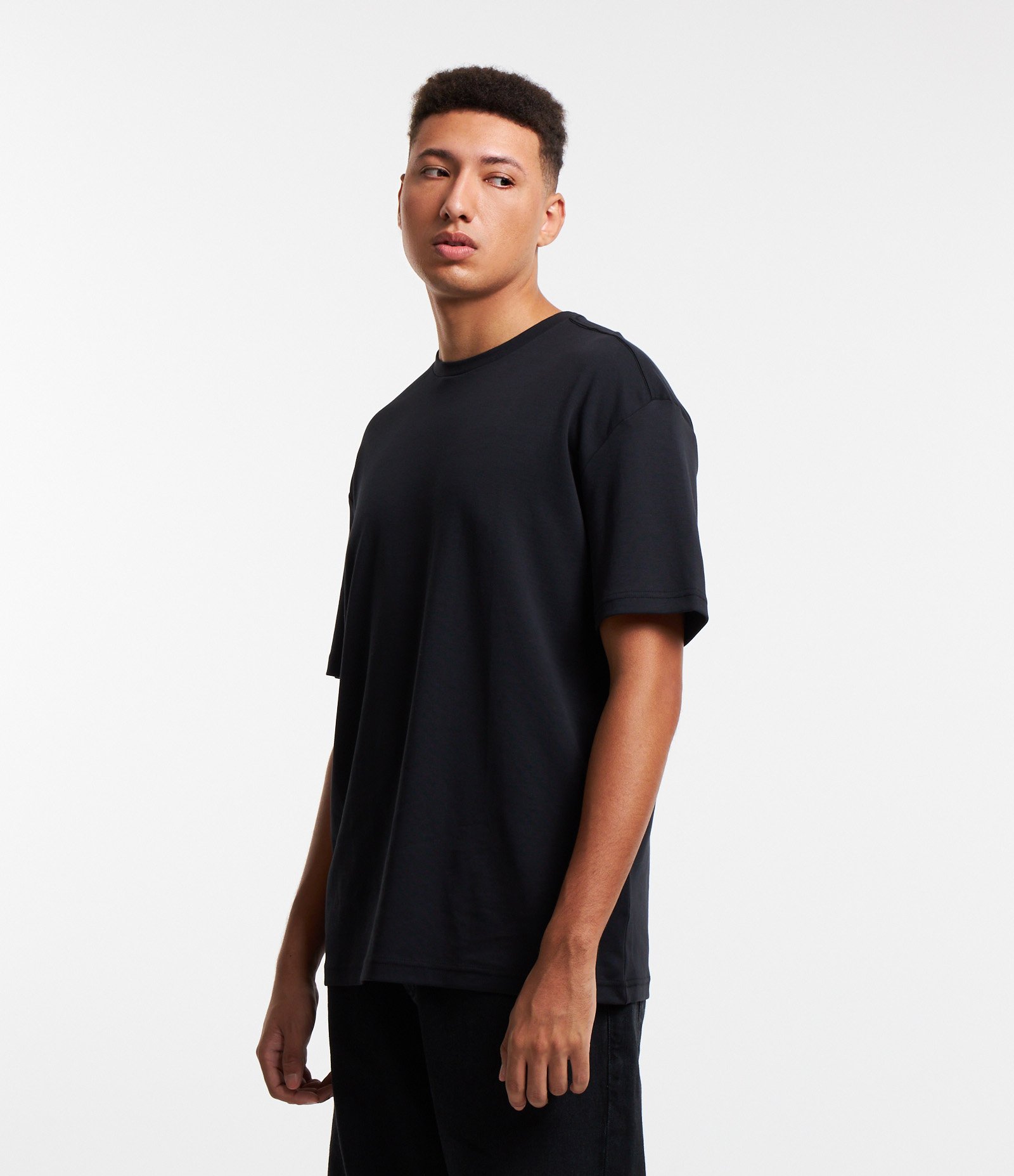 Camiseta Relaxed Básica em Algodão Malhão Preto 1