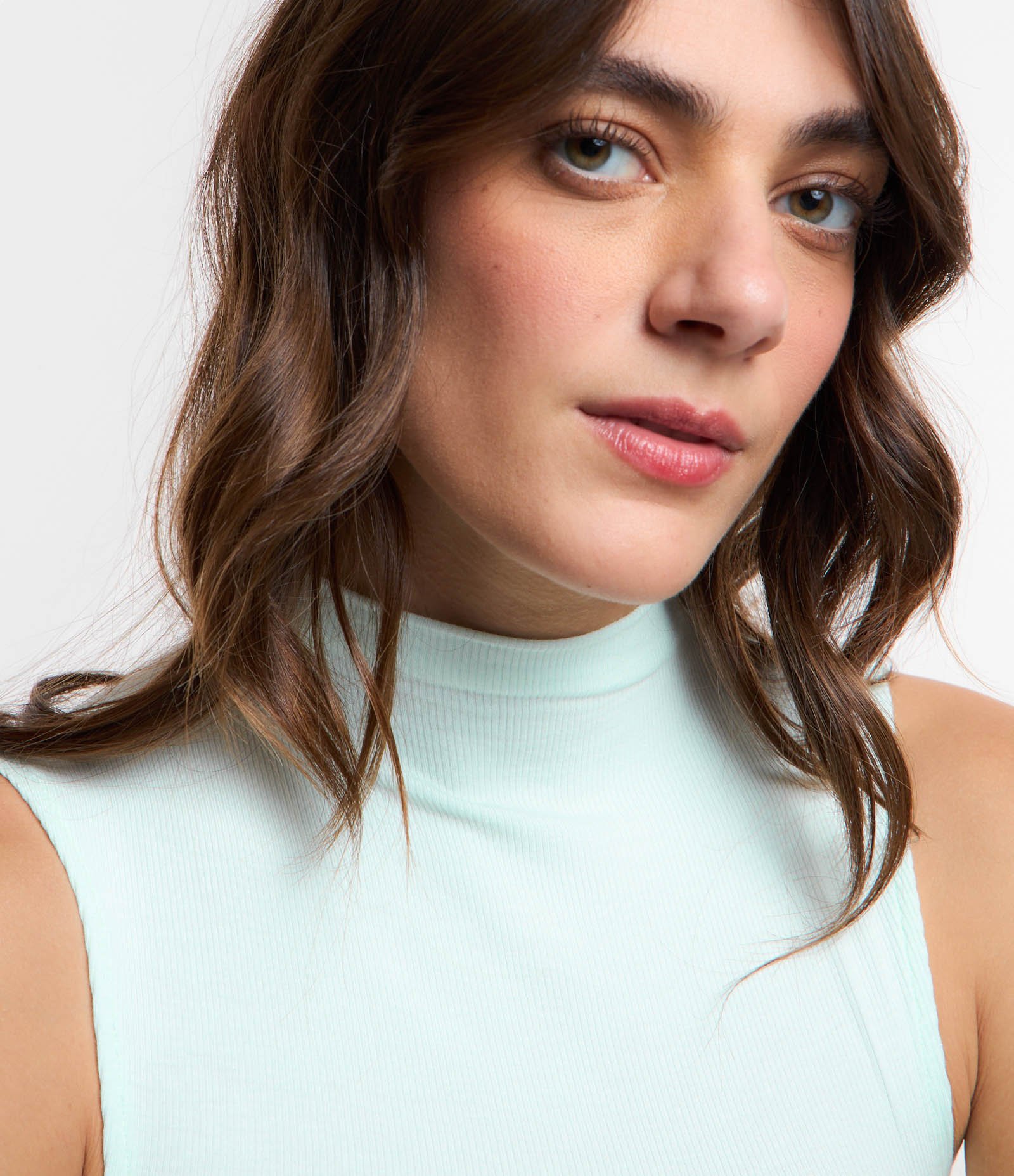 Blusa Sem Manga em Viscose com Gola Alta e Textura Canelada 3