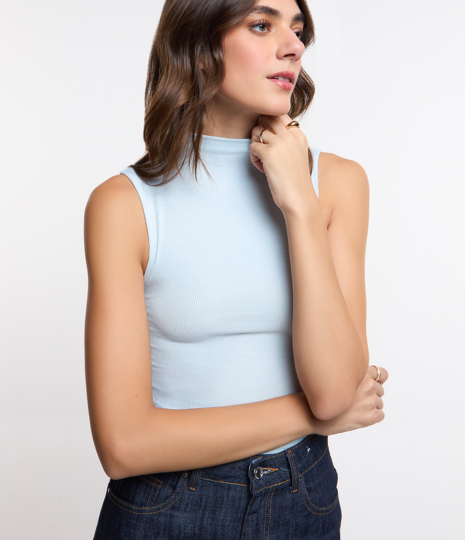 Blusa Sem Manga em Viscose com Gola Alta e Textura Canelada 3