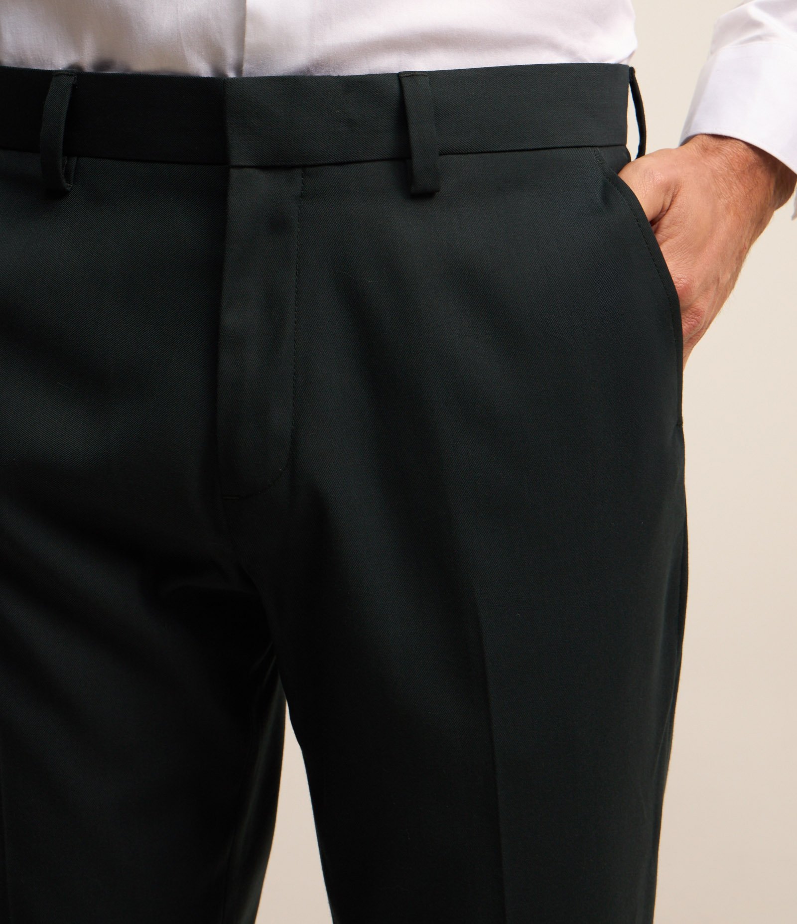 Calça em Tricoline com Textura Sarjado Preto 3