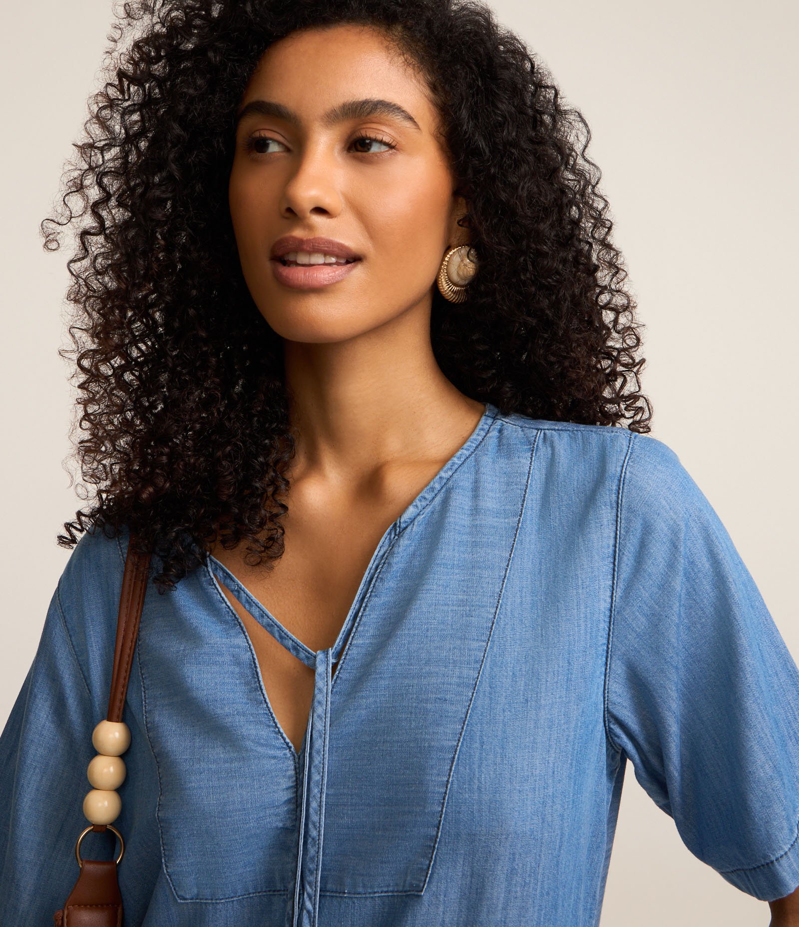 Vestido em Jeans Decote com Amarração e Detalhes em Recortes Azul 3