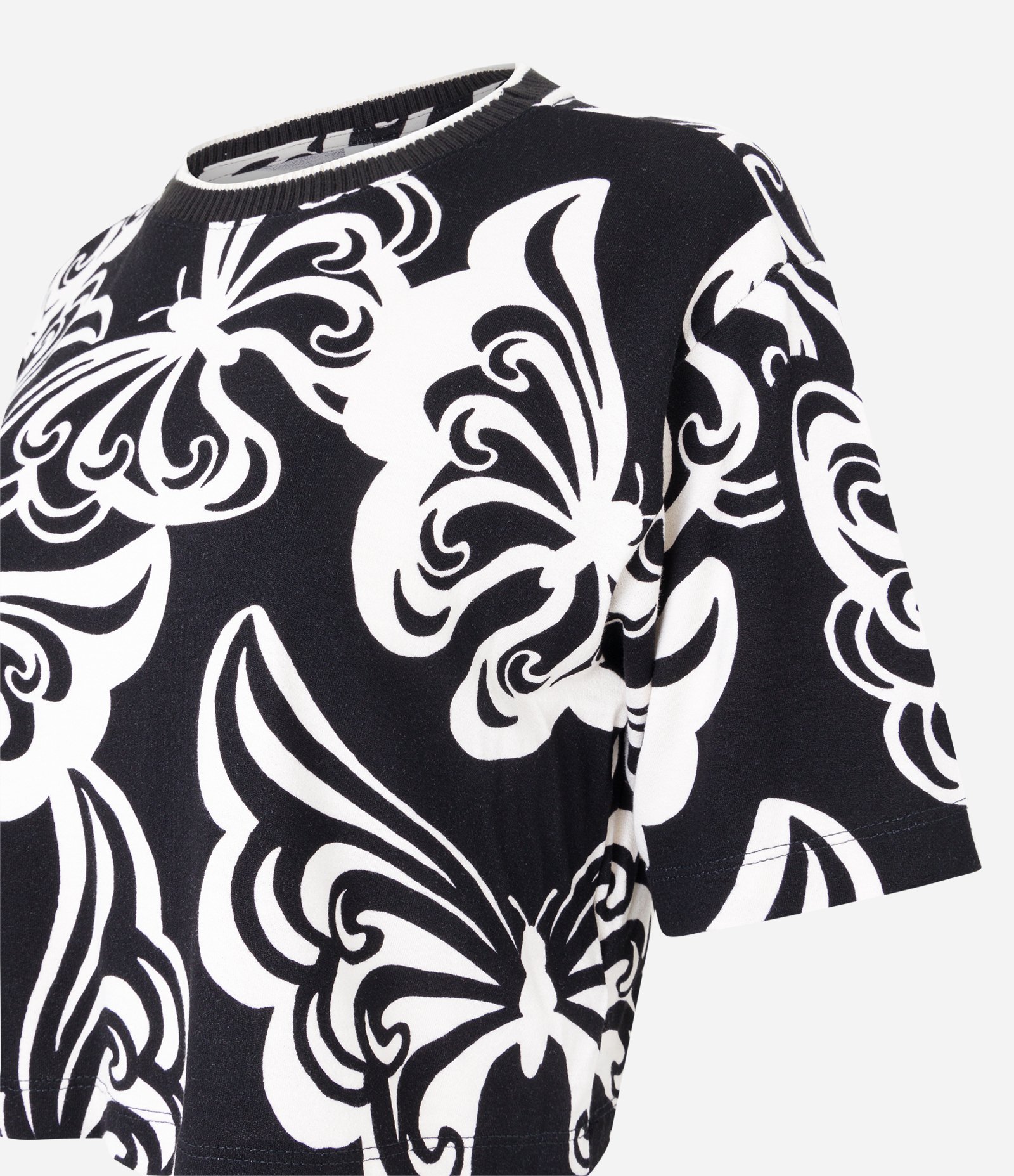 Blusa Cropped Manga Curta em Crepe com Borboletas Estampadas Preto 6