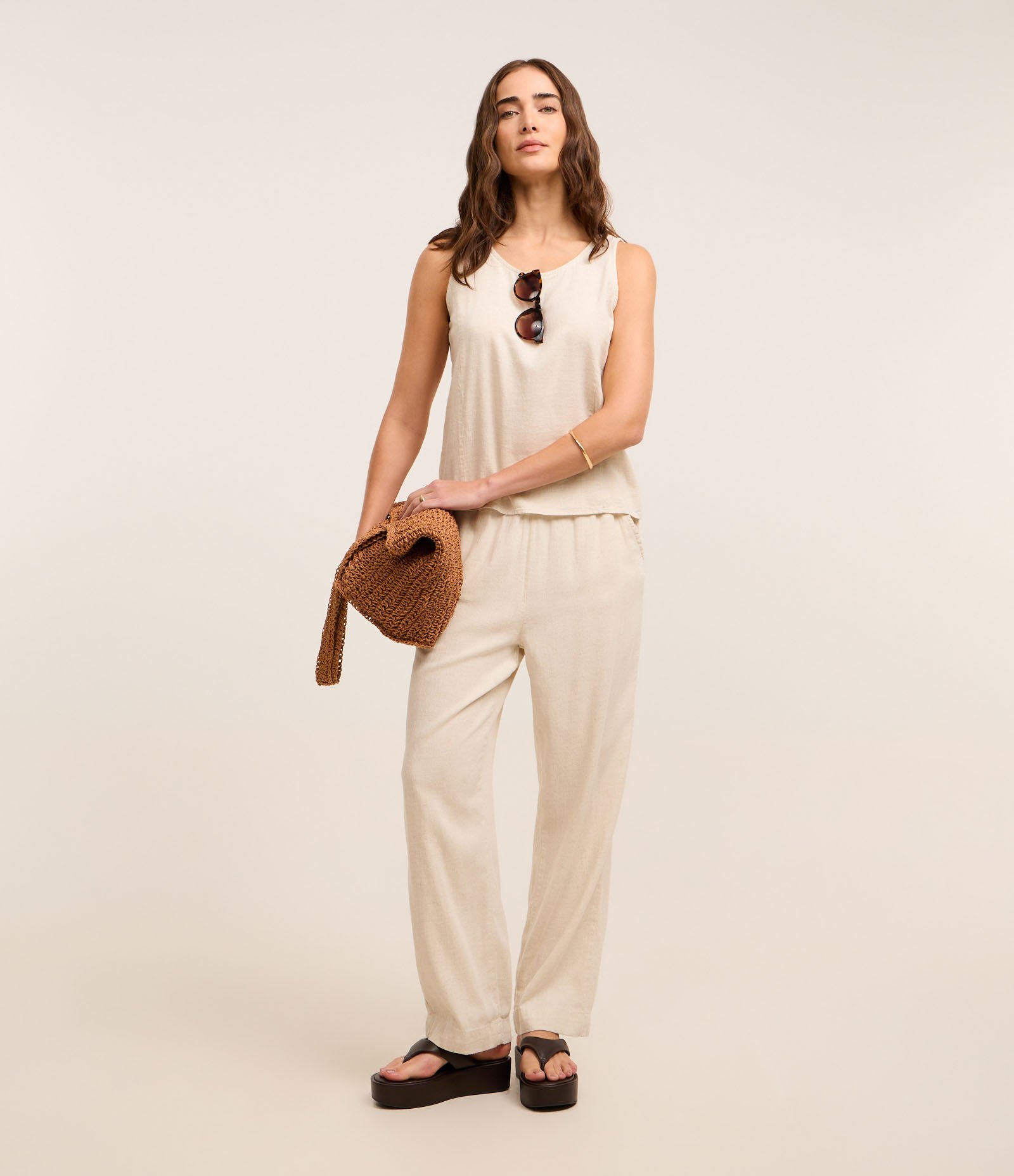 Blusa Regata em Sarja com Efeito Linho Bege 2