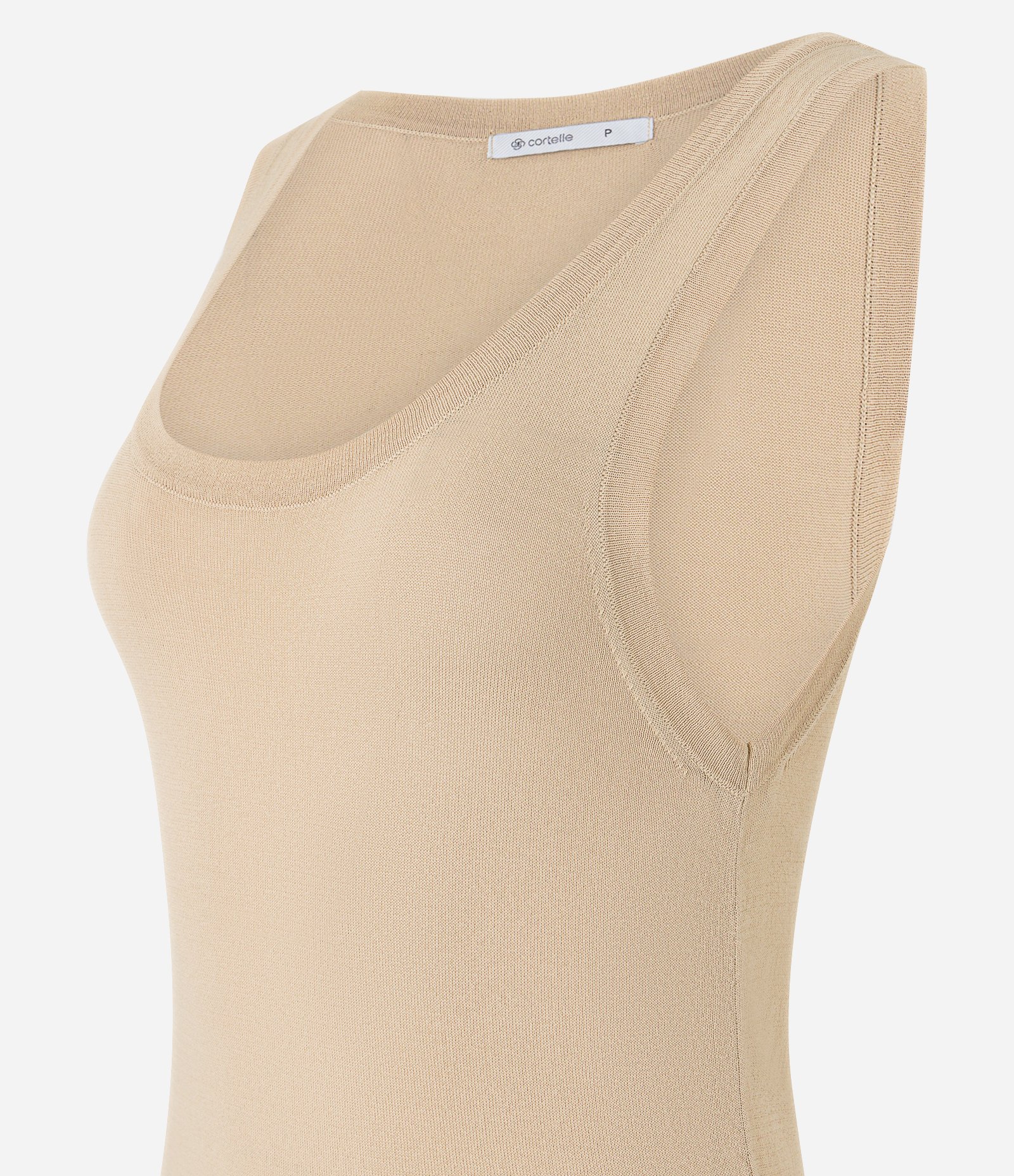 Blusa Sem Manga em Tricô Leve com Gola U 5