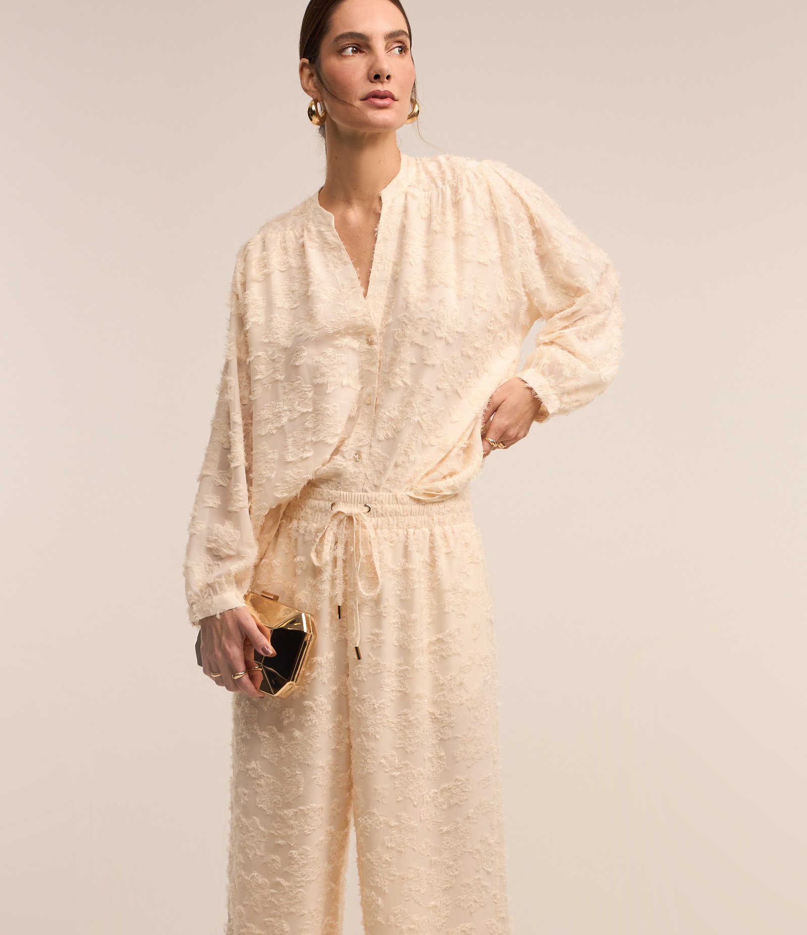 Calça Reta em Chiffon com Amarração no Cós e Texturas Off White 4