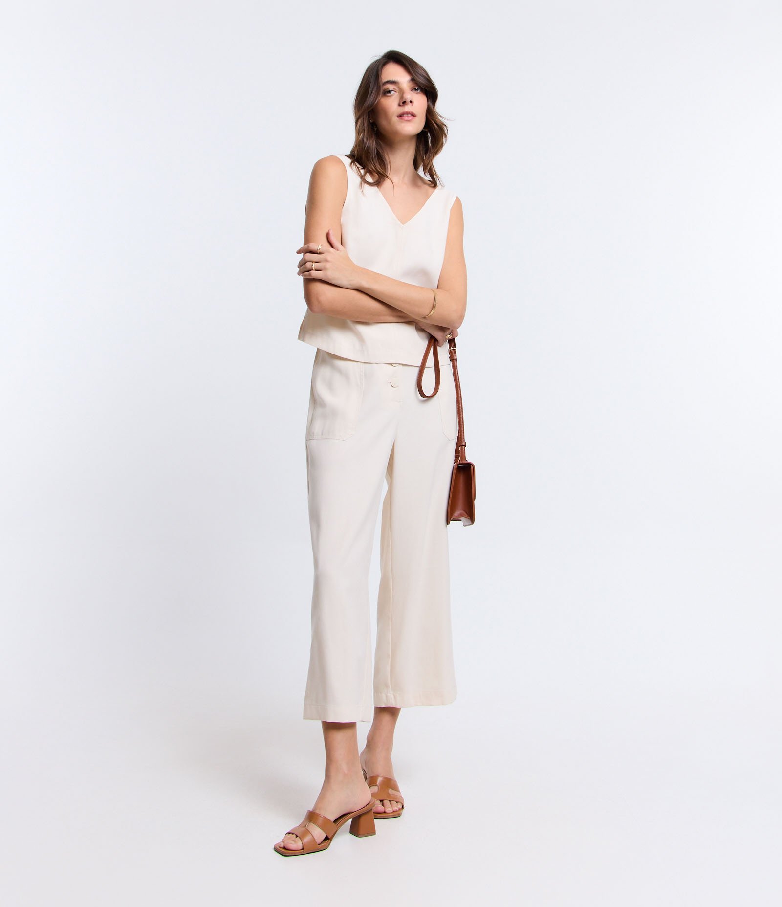 Blusa em Viscose com Decote V e Efeito Sarjado 2