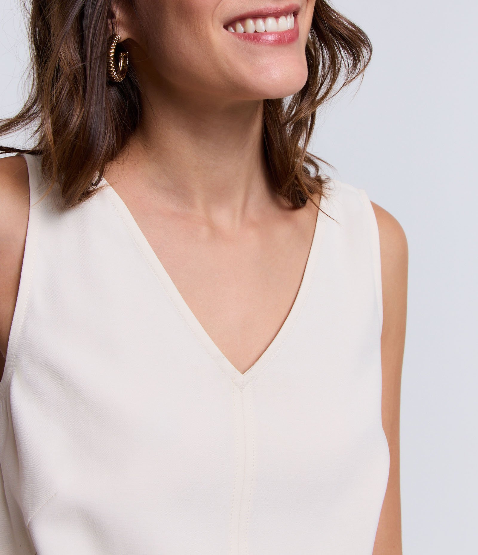 Blusa em Viscose com Decote V e Efeito Sarjado 3