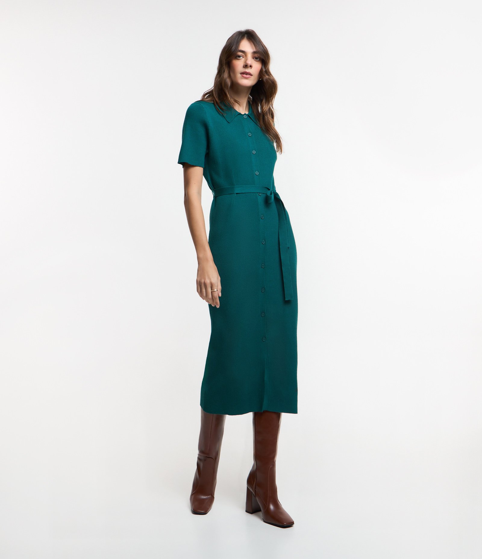 Vestido Midi em Viscose com Amarração na Cintura e Textura Canelada Verde 1