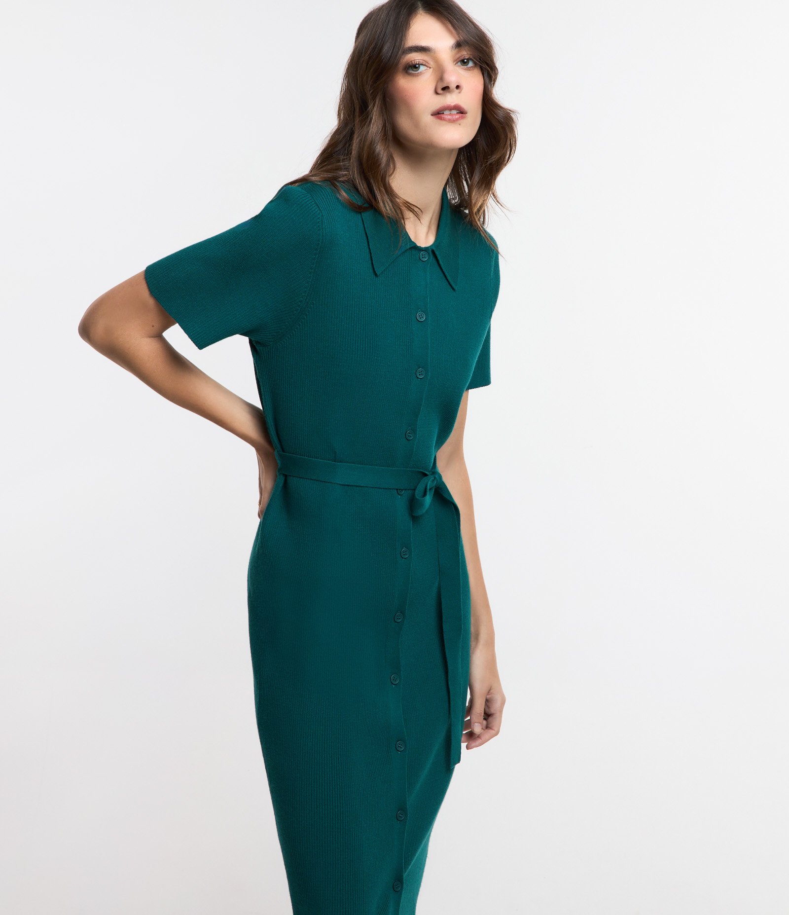Vestido Midi em Viscose com Amarração na Cintura e Textura Canelada Verde 3
