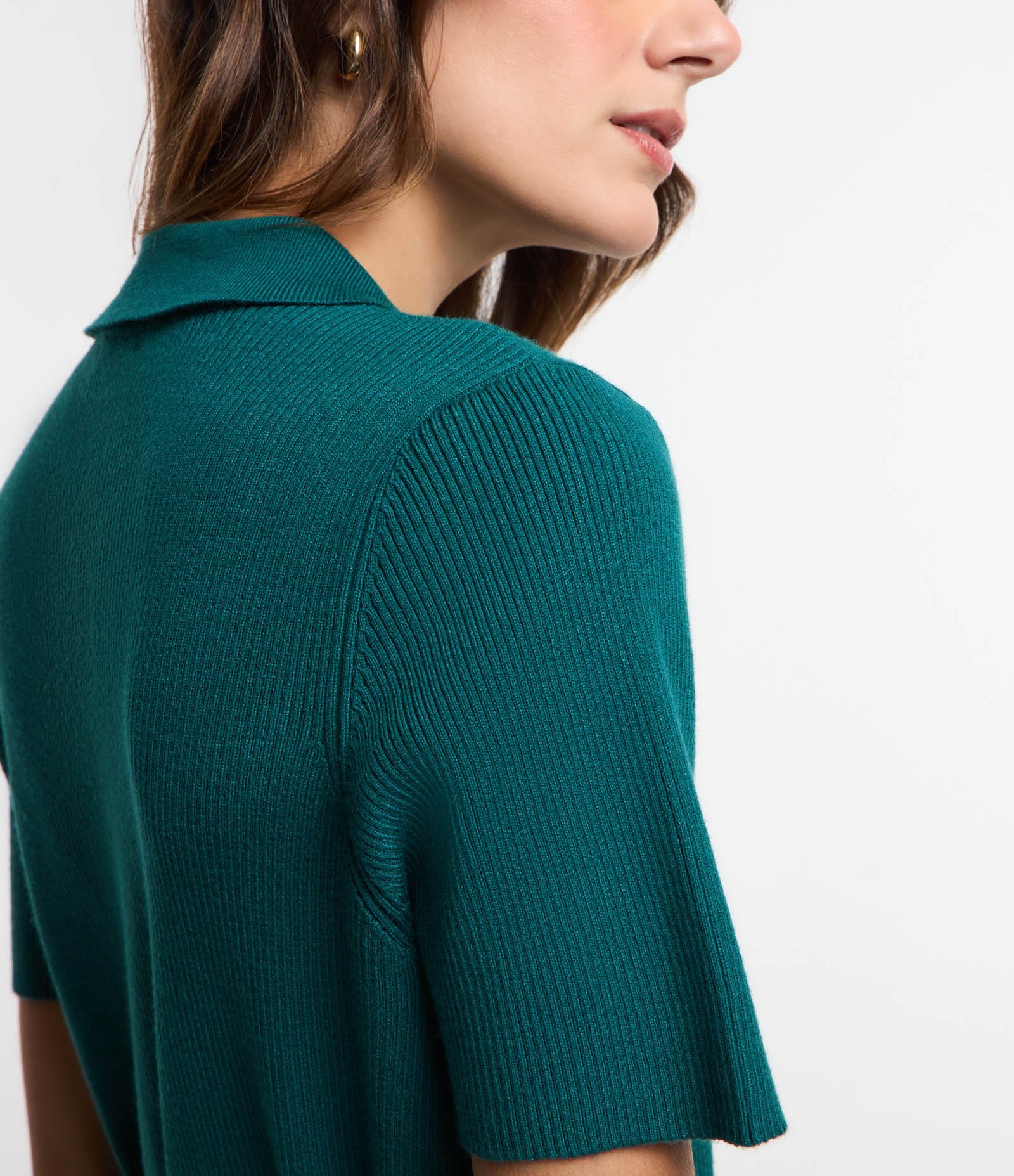 Vestido Midi em Viscose com Amarração na Cintura e Textura Canelada Verde 6