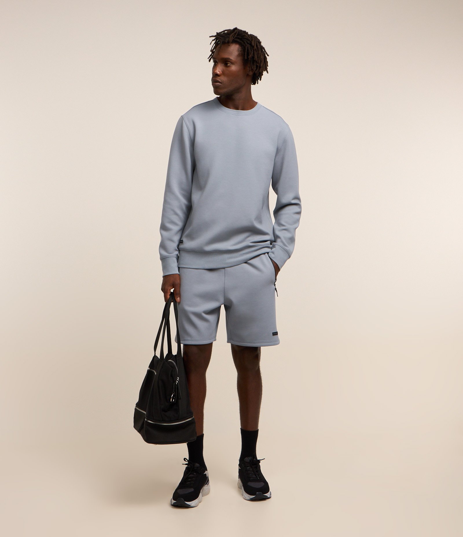 Bermuda Esportiva em Moletom Tecnológico com Cós Elástico e Zíper no Bolso 1