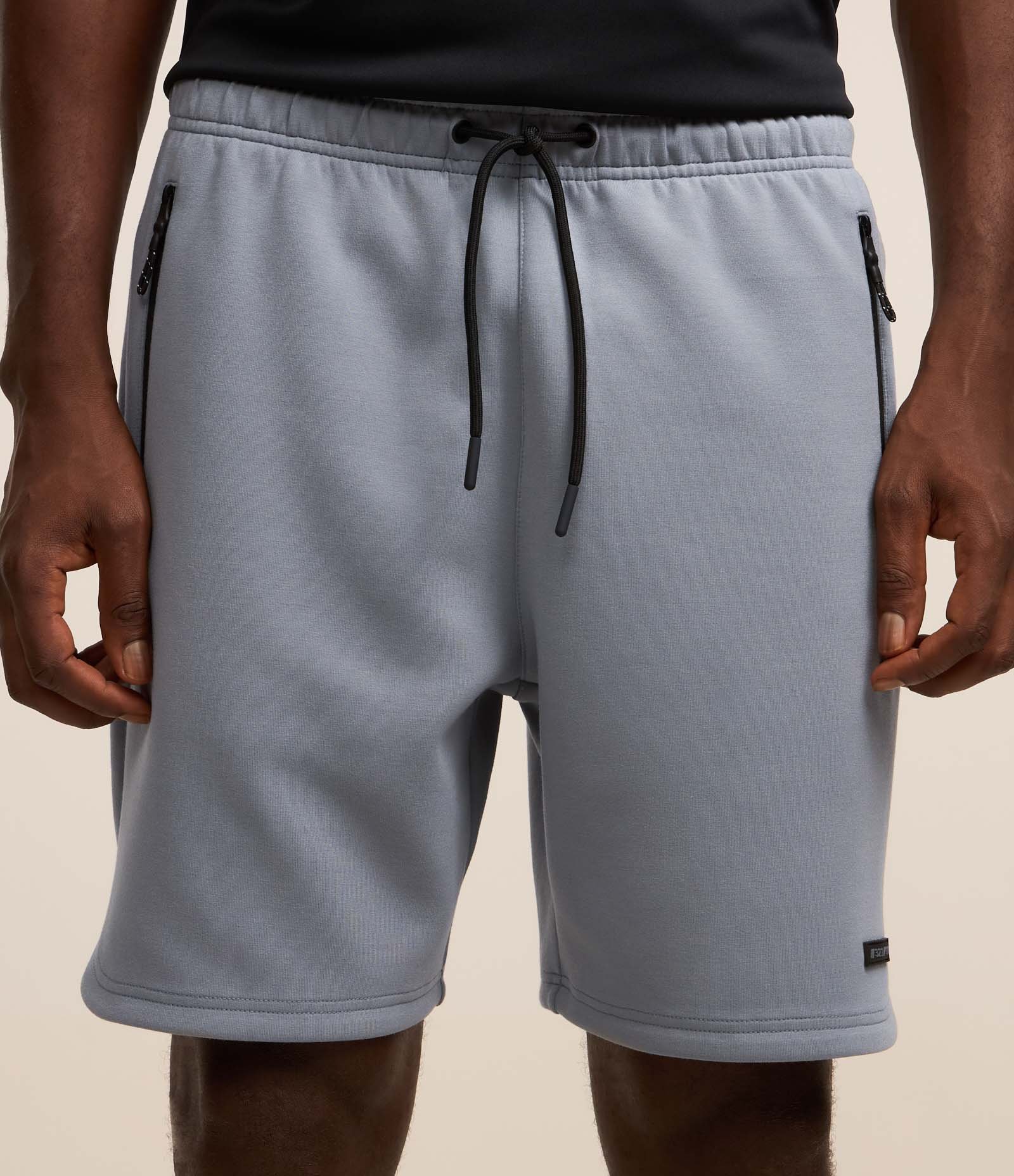 Bermuda Esportiva em Moletom Tecnológico com Cós Elástico e Zíper no Bolso 2